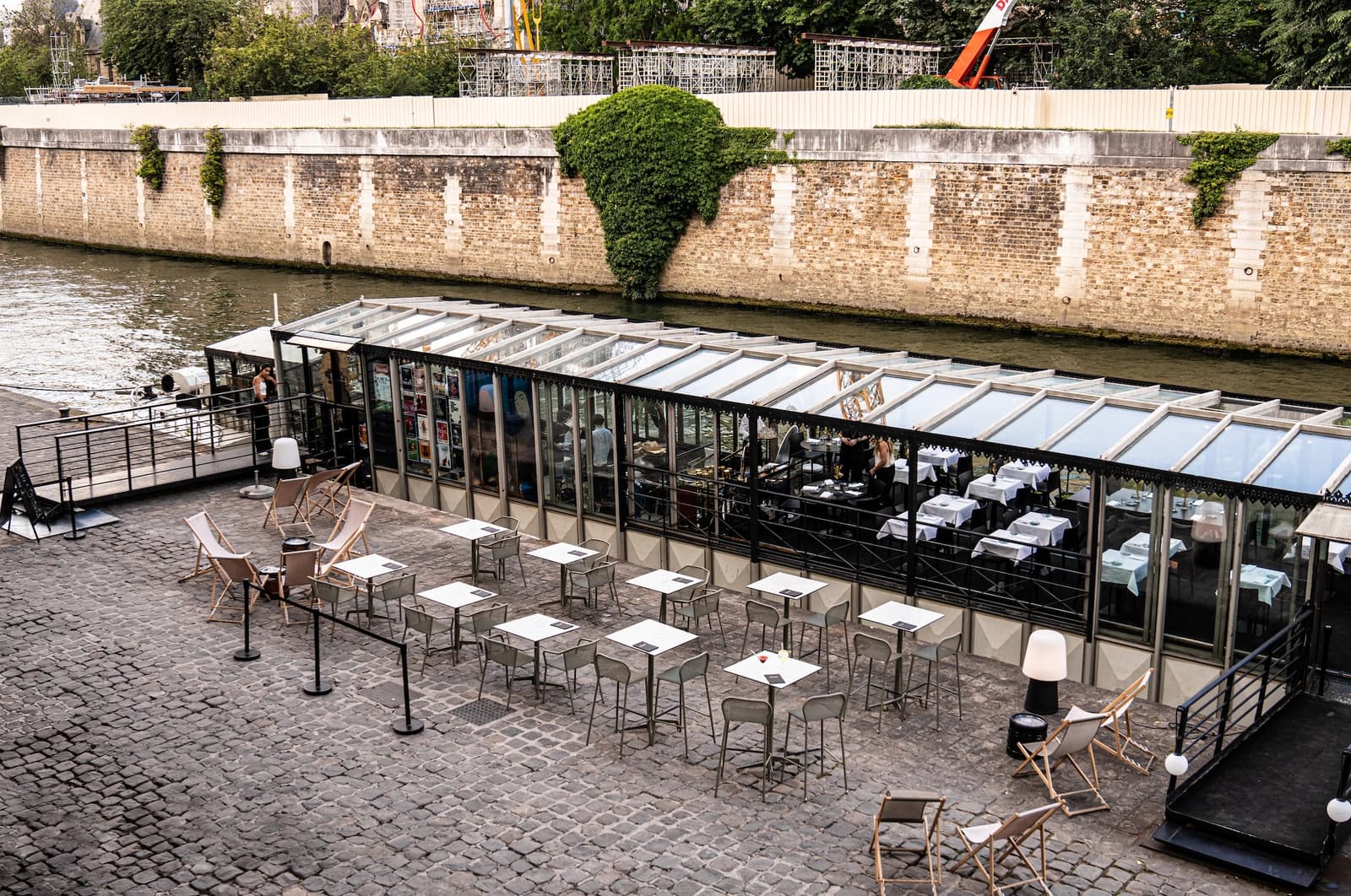Space Atypical barge Paris center - 0