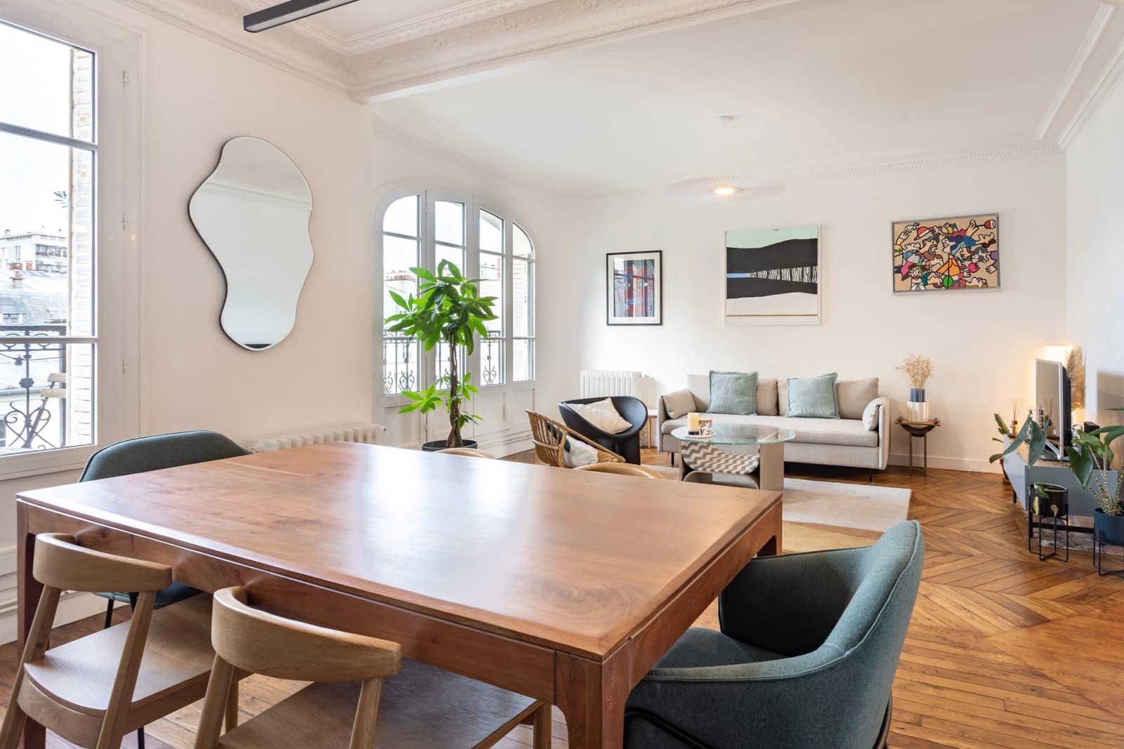 Salle de réunion dans Logement contemporain baigné d'une clarté apaisante - 1
