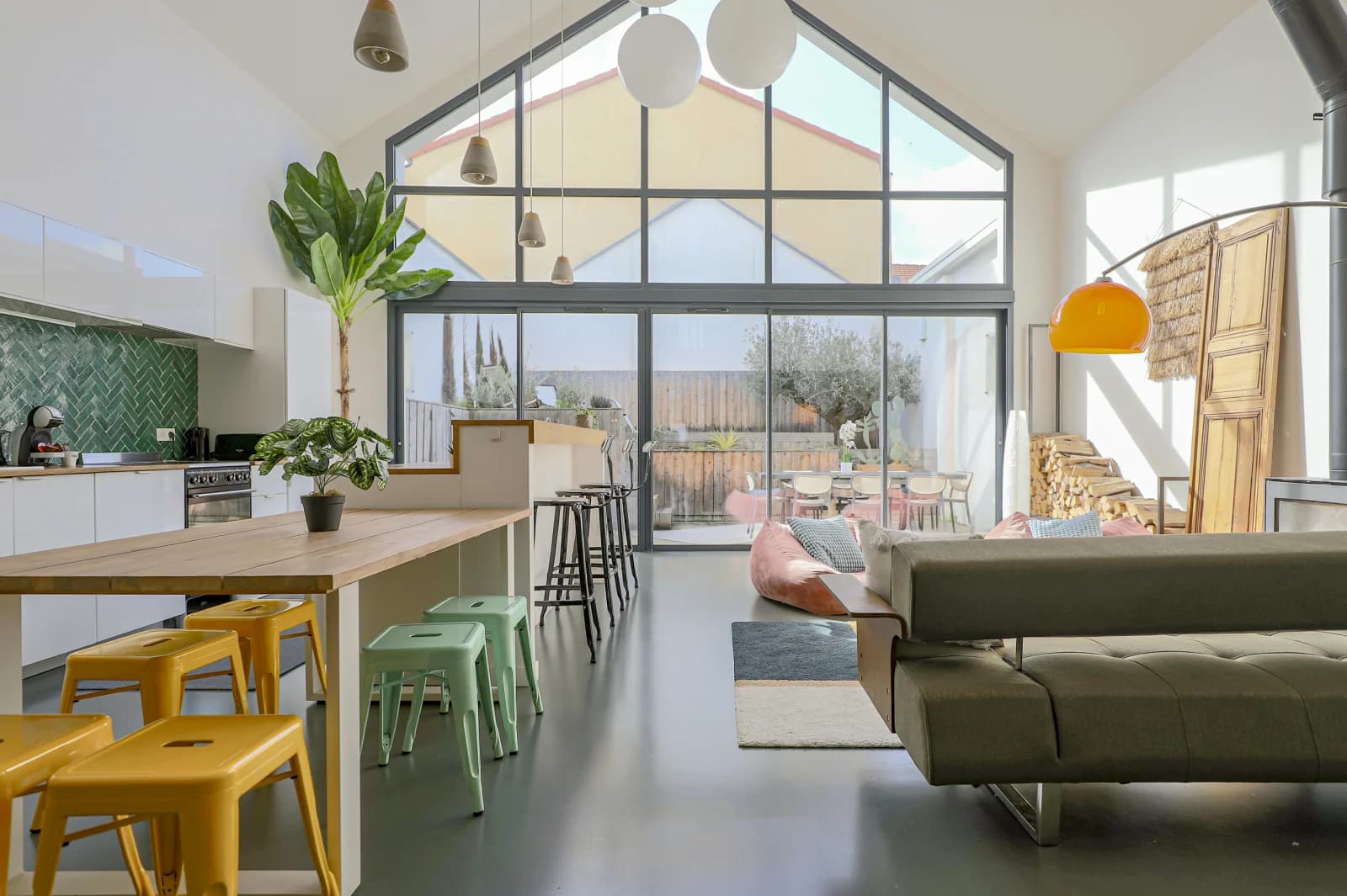 Space Atypical loft with heated pool 4 bdrms - 1