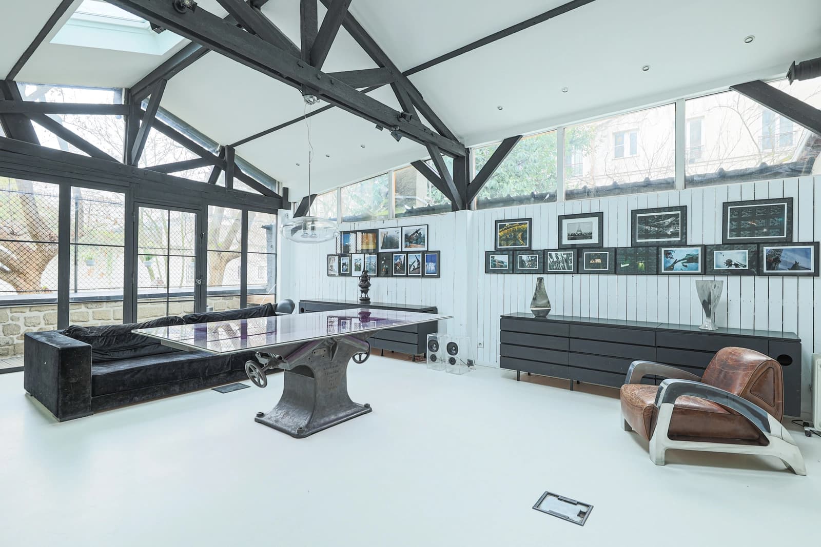 Living room in Bright workshop with private garden - 1
