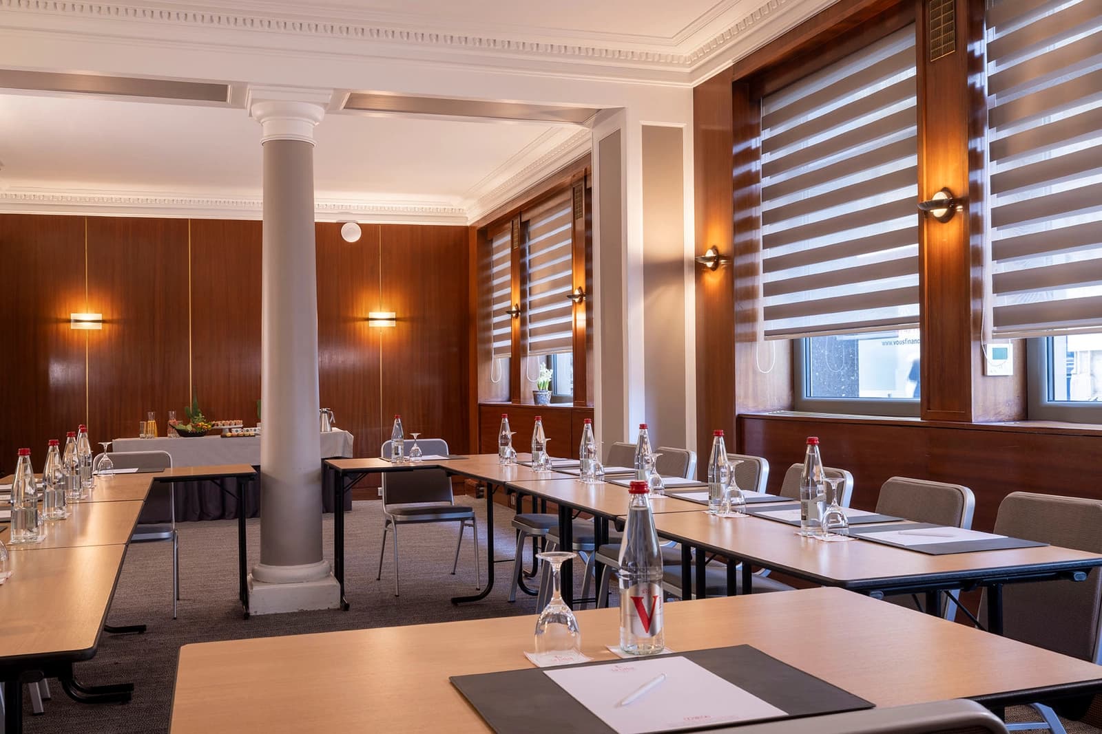 Salle de réunion dans Le Grand Salon: un espace de réception majestueux - 1
