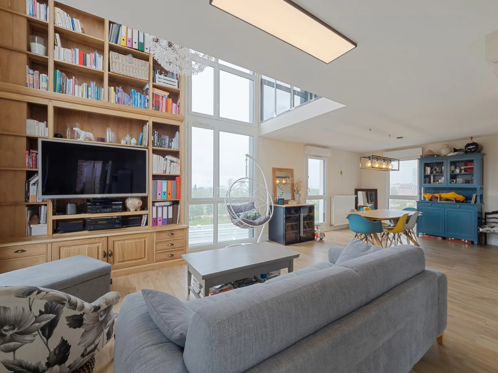 Living room in Large living room with Seine view - 1