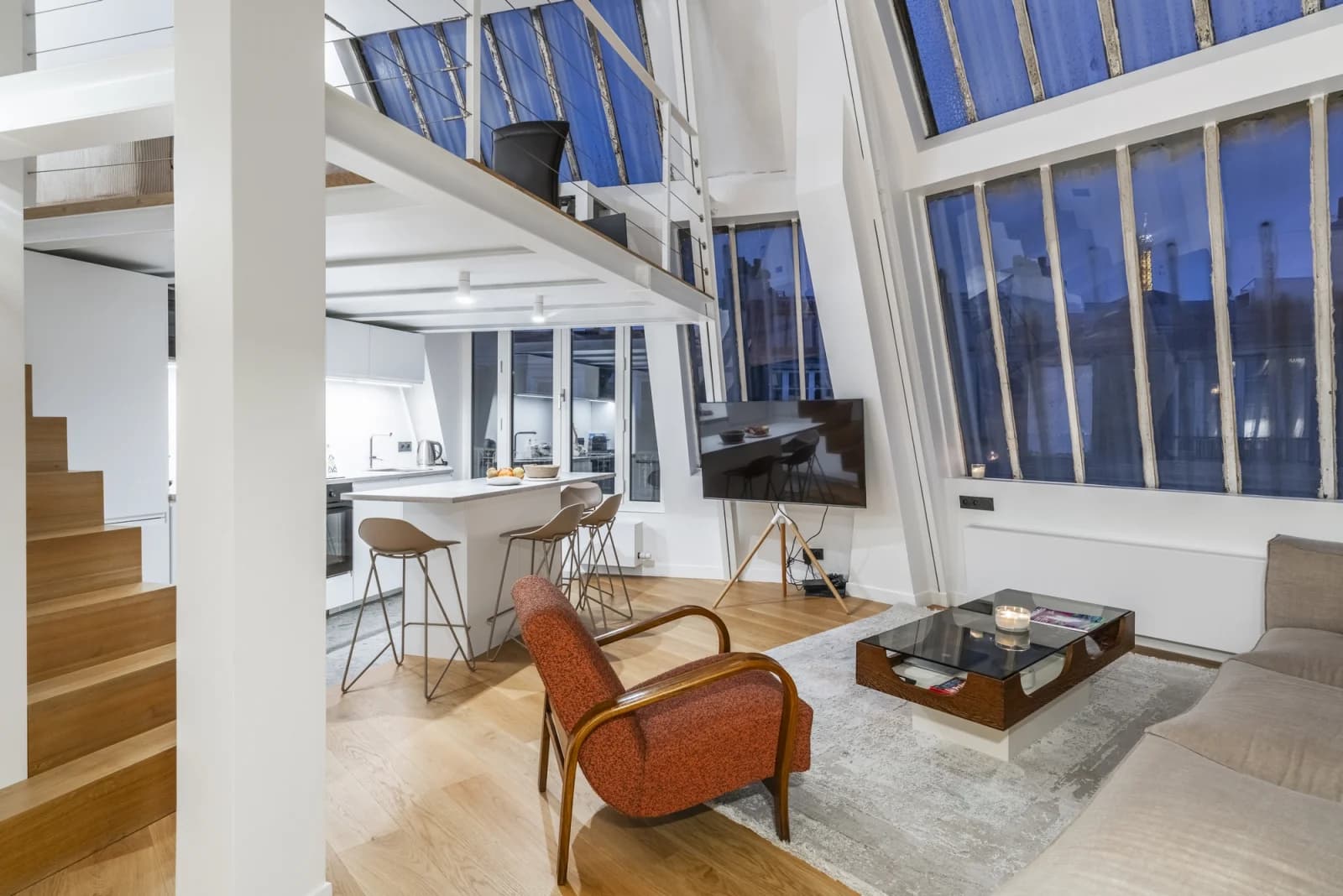 Space Artist's studio with view of the Eiffel Tower - 2
