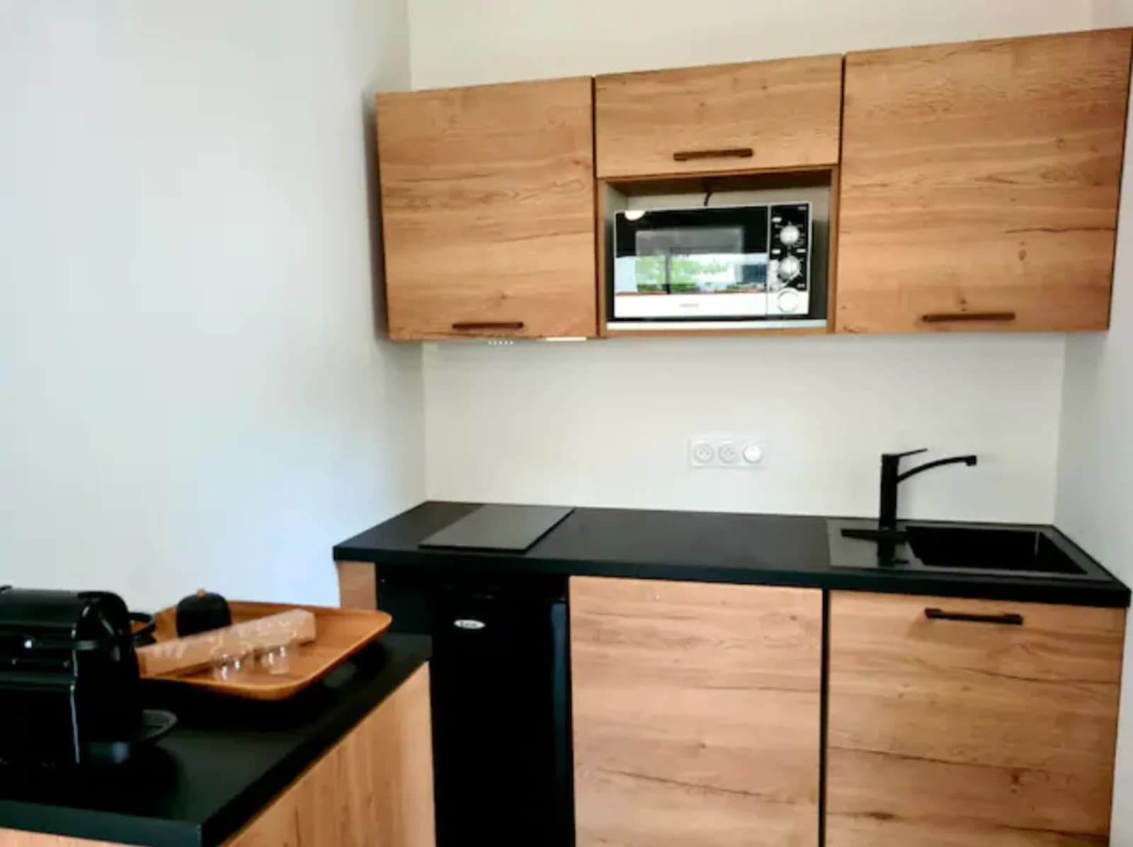 Cuisine dans Maison moderne et design à proximité de la mer - 1