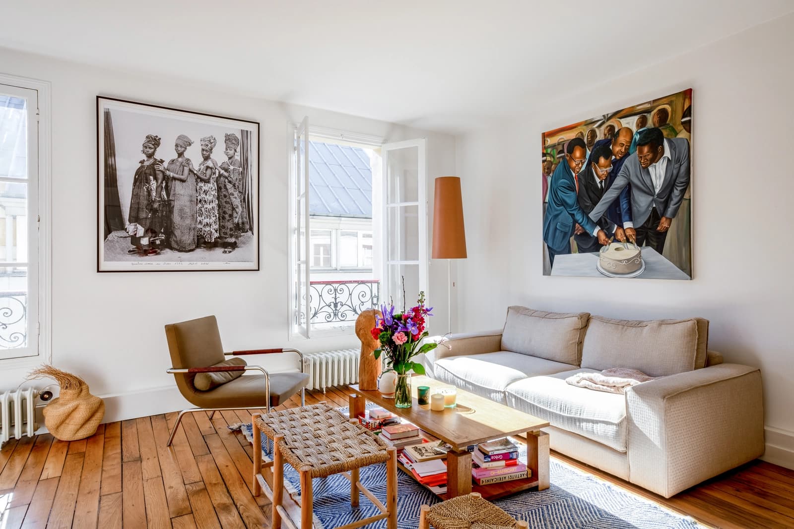 Living room in Magnificent bright apartment in the Marais - 1