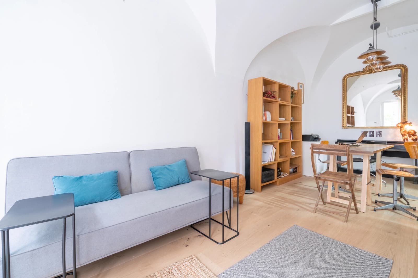Salon dans Maison du 9ème avec belle hauteur sous plafond - 1