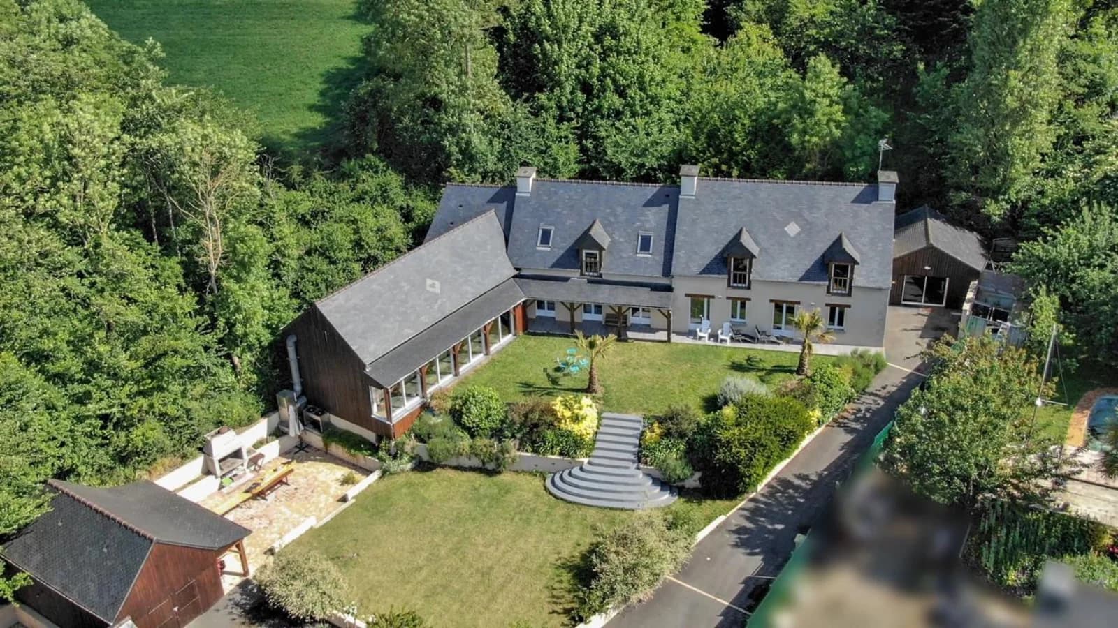 Large villa on the banks of the Rance with swimming pool