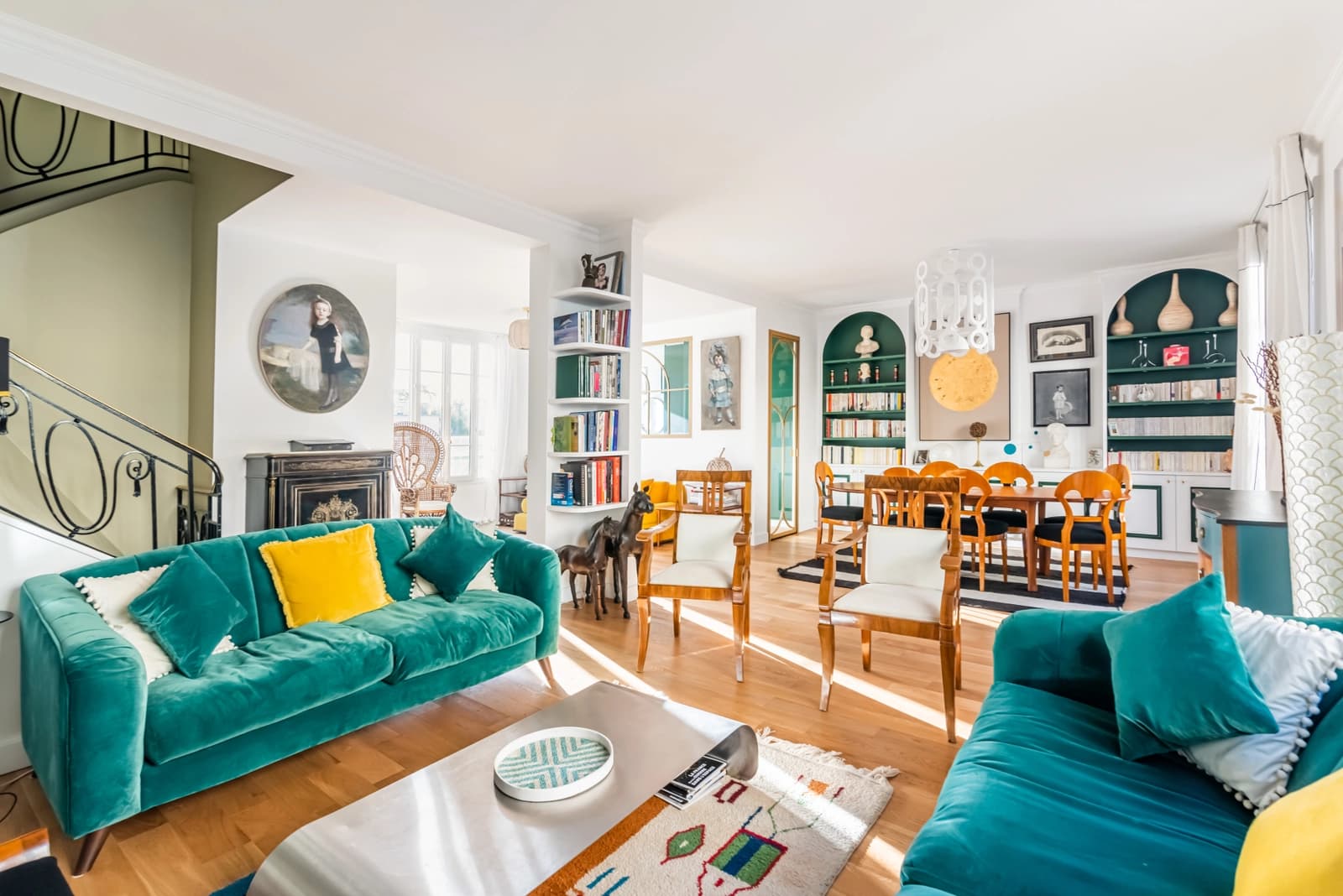 Space Colorful duplex: beautiful staircase and atypical fireplace - 0