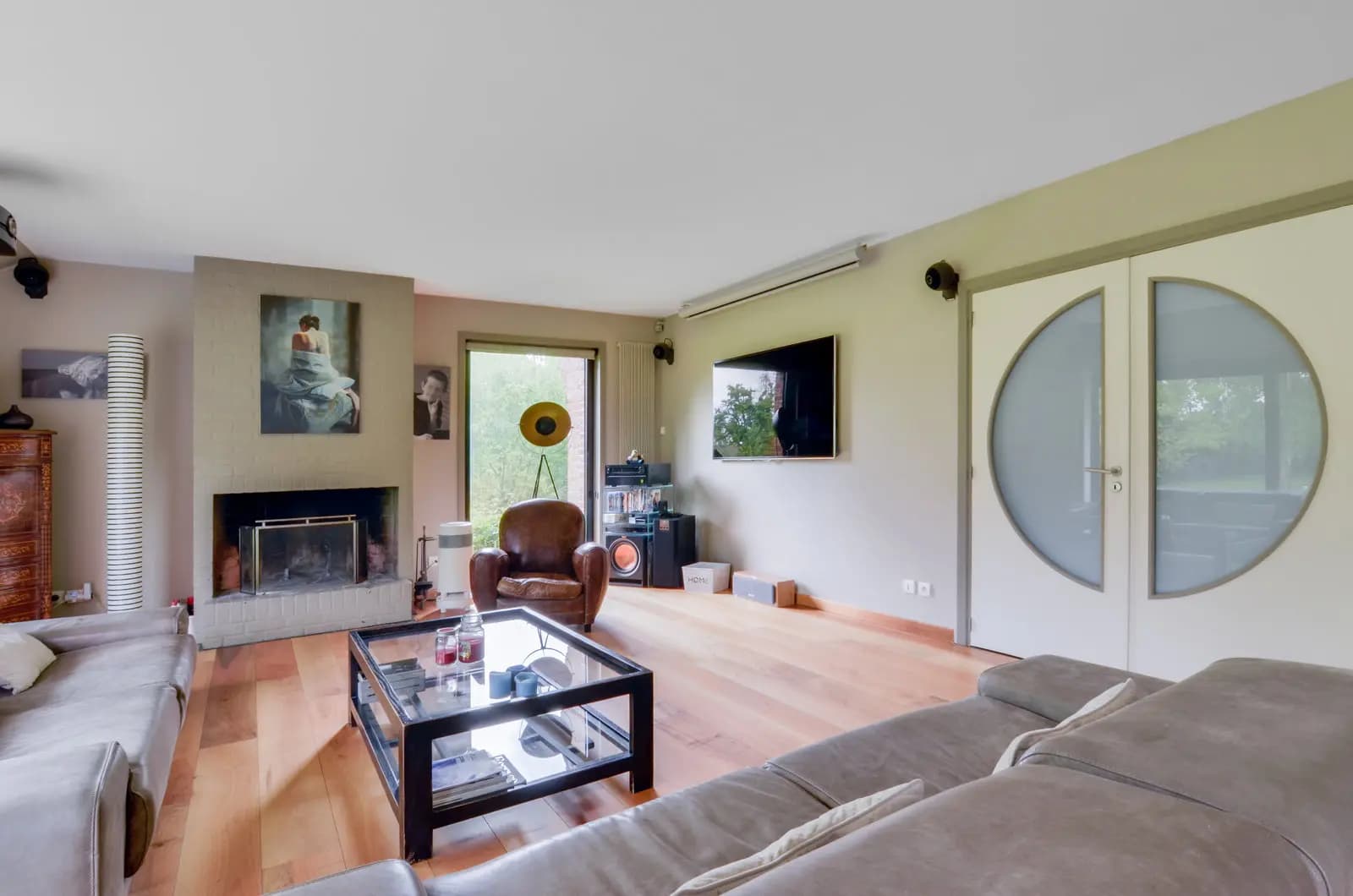 Salon dans Maison de charme avec grand jardin et piscine privée - 1