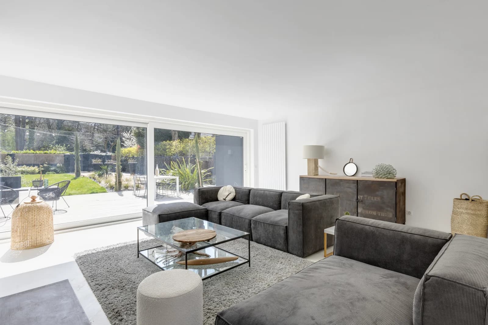 Salon dans Charme des années 50 pour cette maison avec piscine - 1