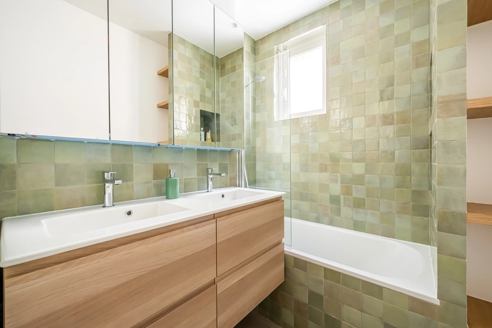 Space Architect-designed apartment, renovated, moldings - 4