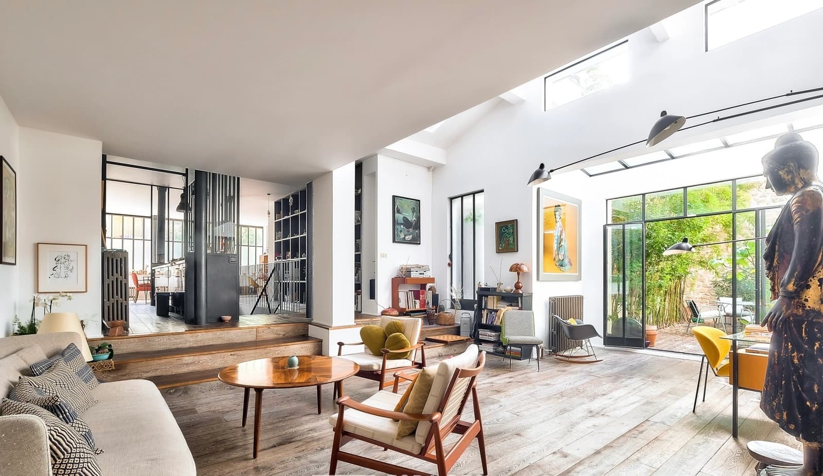 Living room in Former factory in the heart of the 11th arrondissement - 1