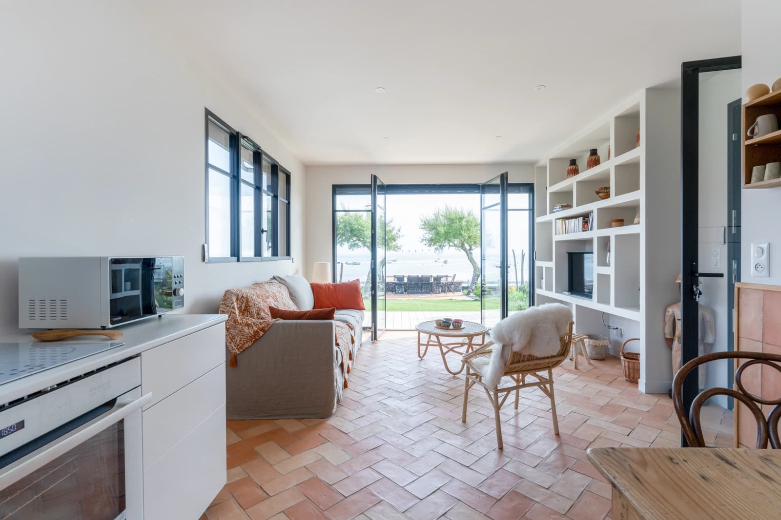  Exceptional space of 75m² - Direct beach access