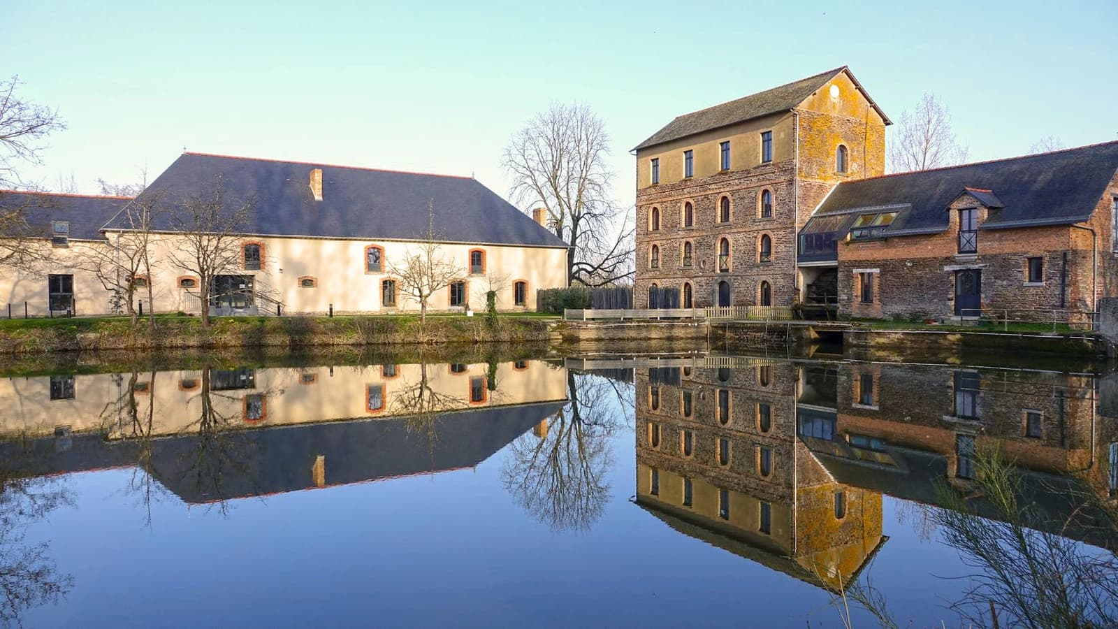 Salle de réunion dans Ancien moulin rénové au fil de l'eau, cadre unique - 0