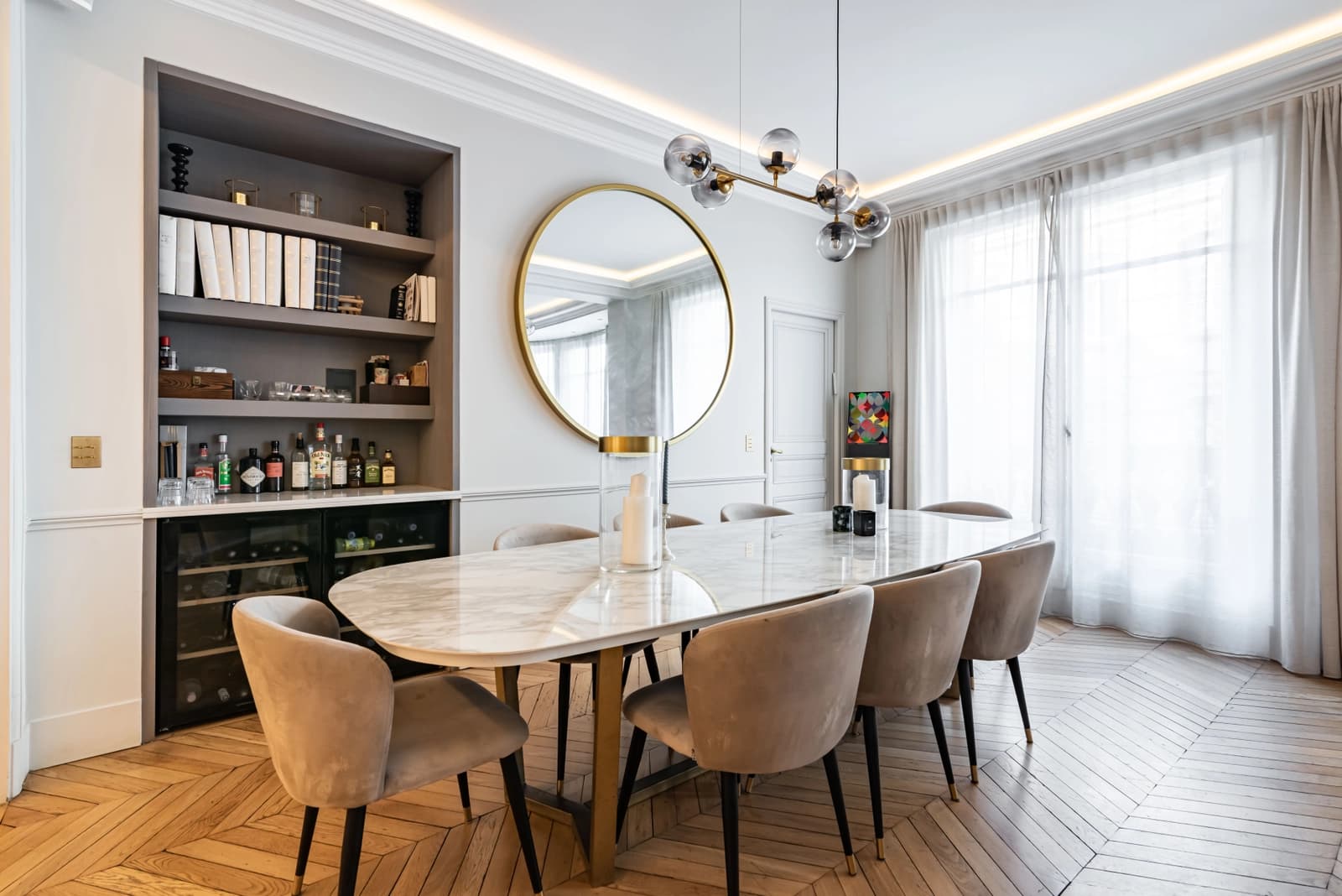 Salle de réunion dans Haussmannien moderne, une alliance de chic et sobriété - 1