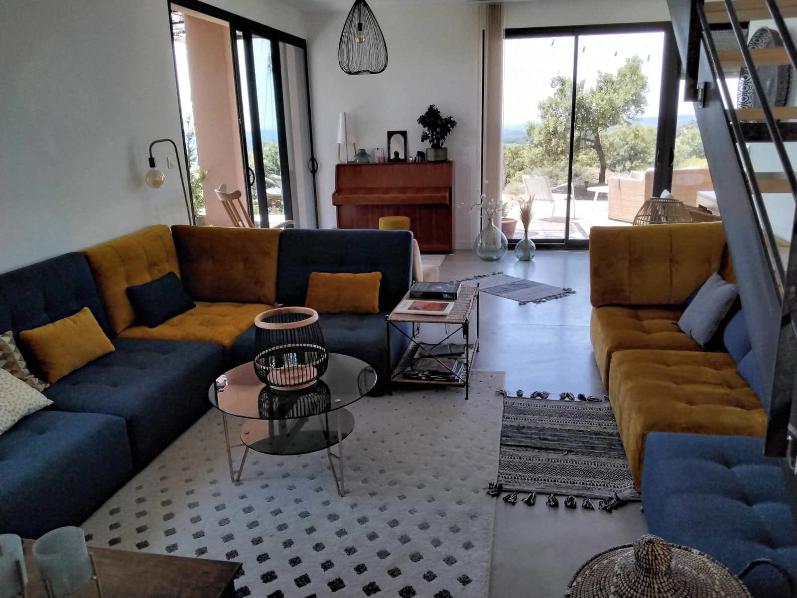 Living room in Bright house - exceptional view south of the Drôme - 1