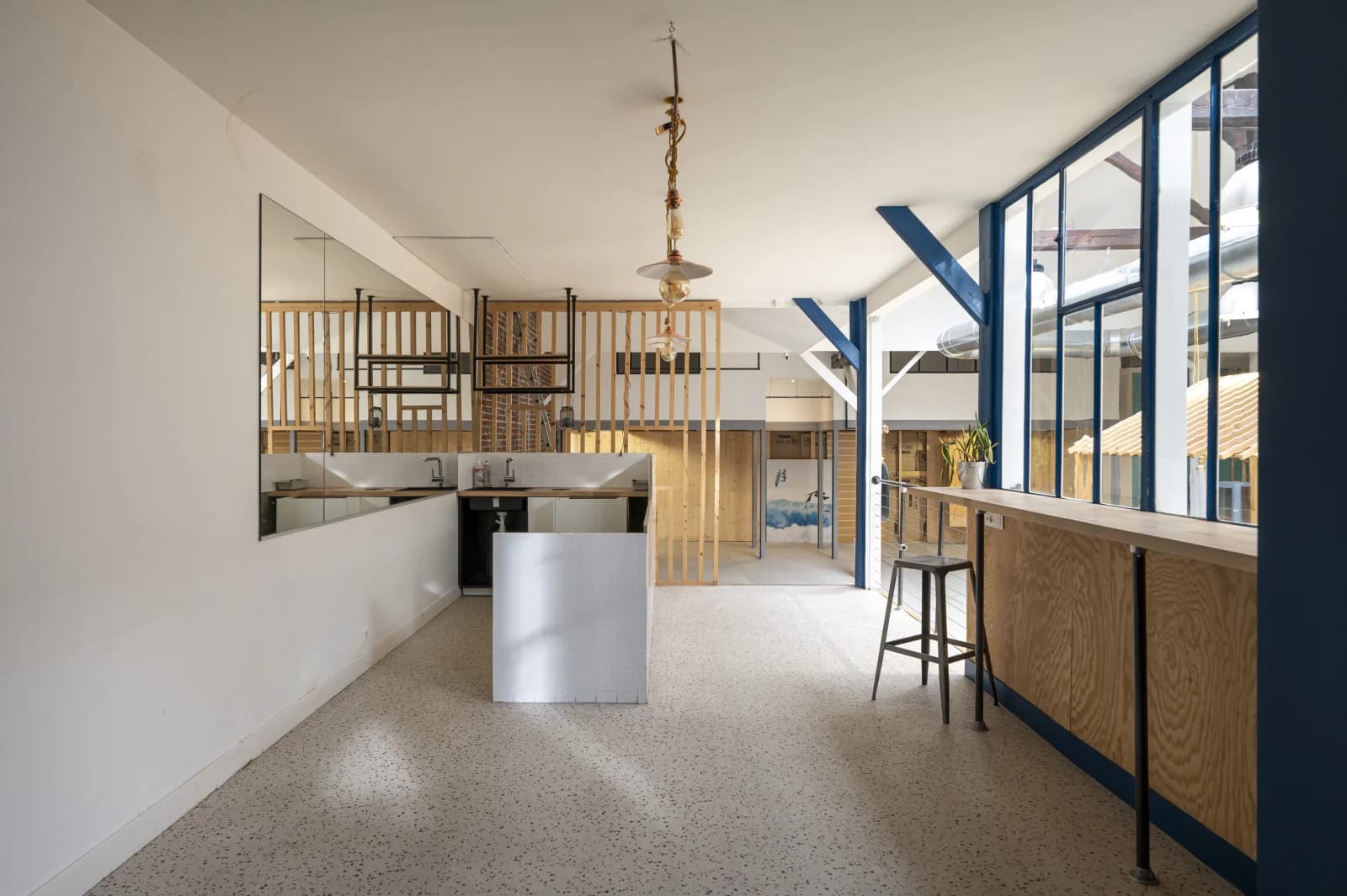 Space Large loft with private outdoor area - 2