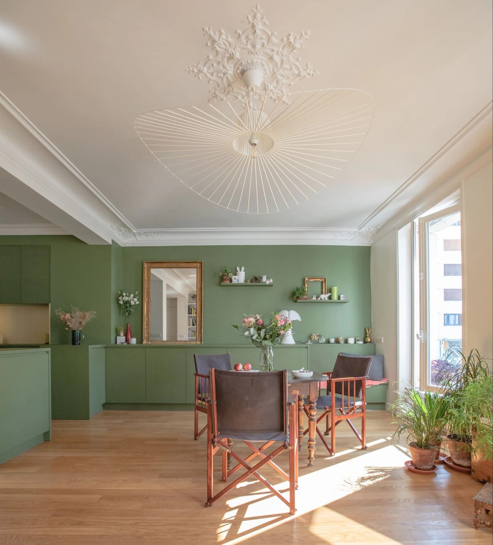 Meeting room in Combining moldings and modernity at the foot of Montmartre - 1