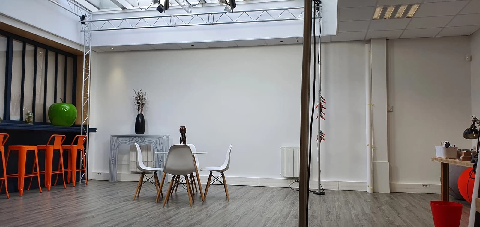 Salle de réunion dans Votre espace de tournage vidéo professionnel équipé - 1
