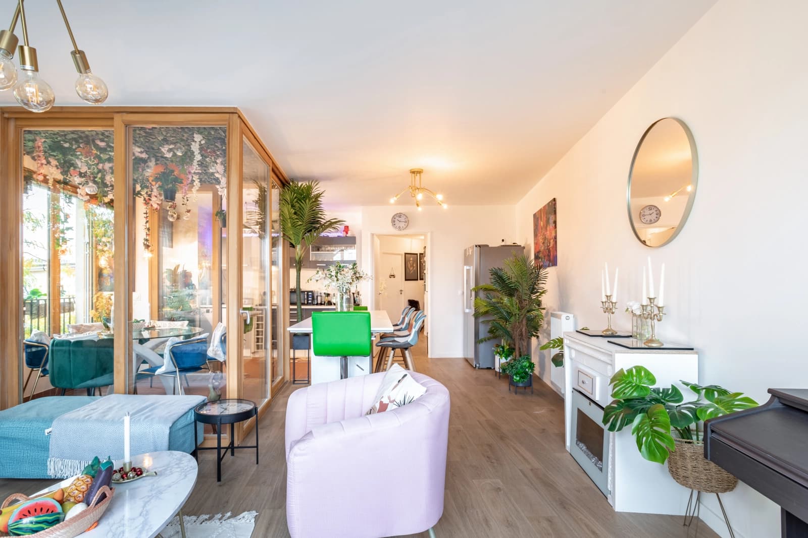Salon dans Loft clair et son jardin d'hiver, une oasis de verdure - 1