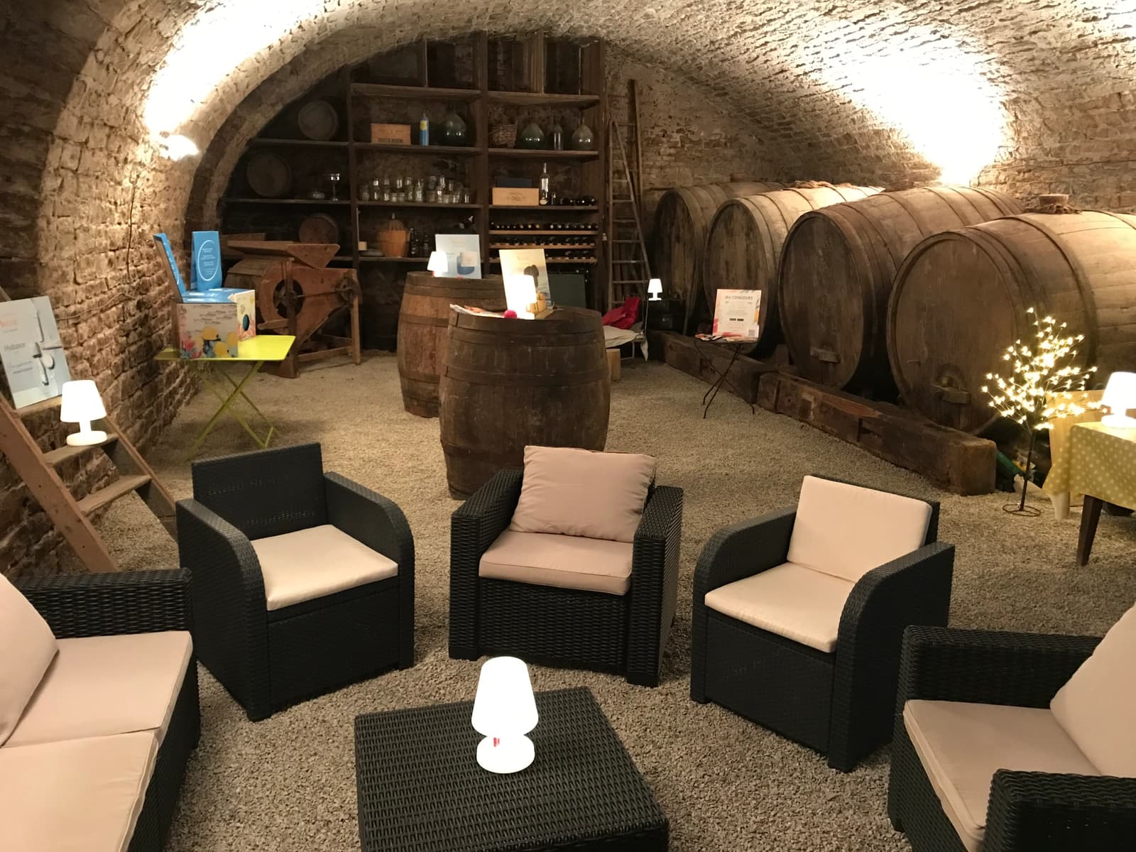 Space Magnificent vaulted cellar in the Jura - 0