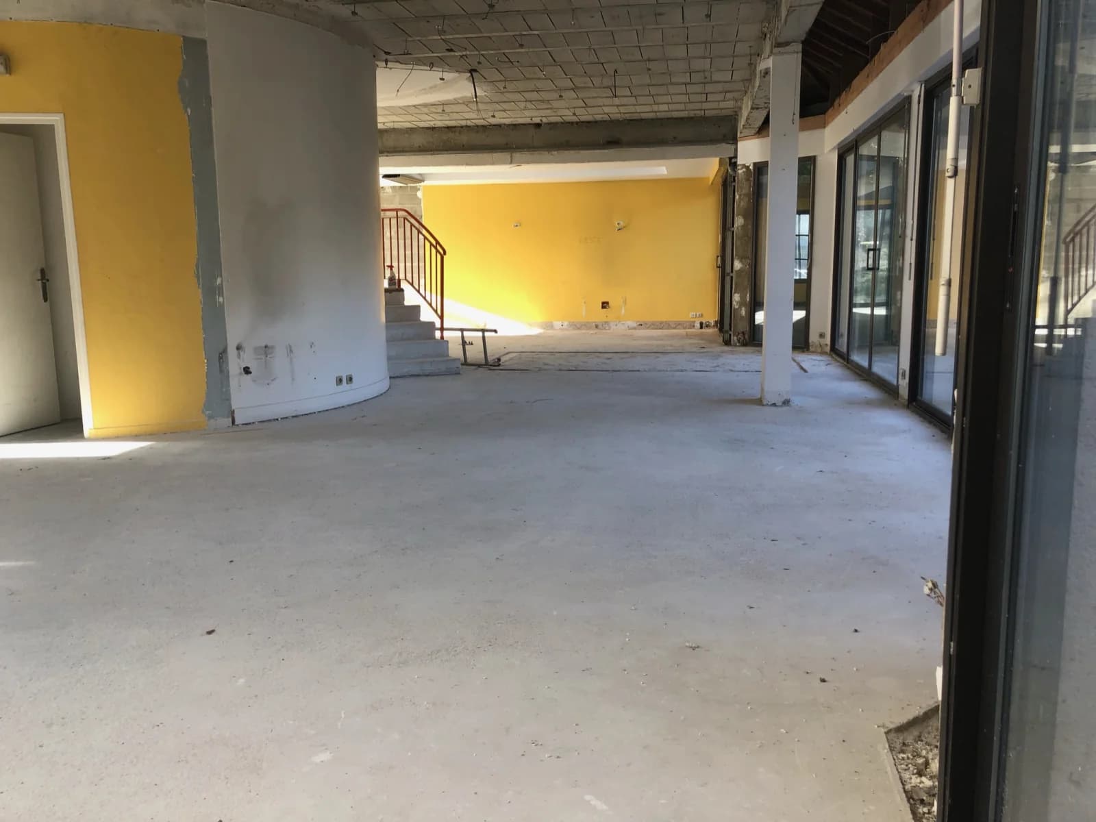 Living room in 400m² - building site / unfinished floors - 300 m from RER station - 1