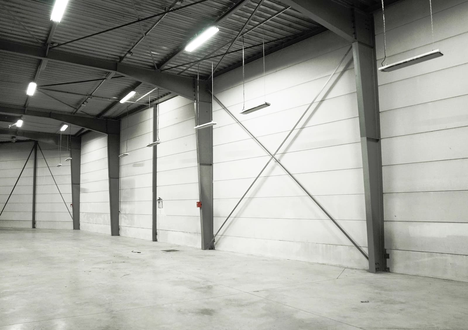 Space Hangar with green cyclorama - 1