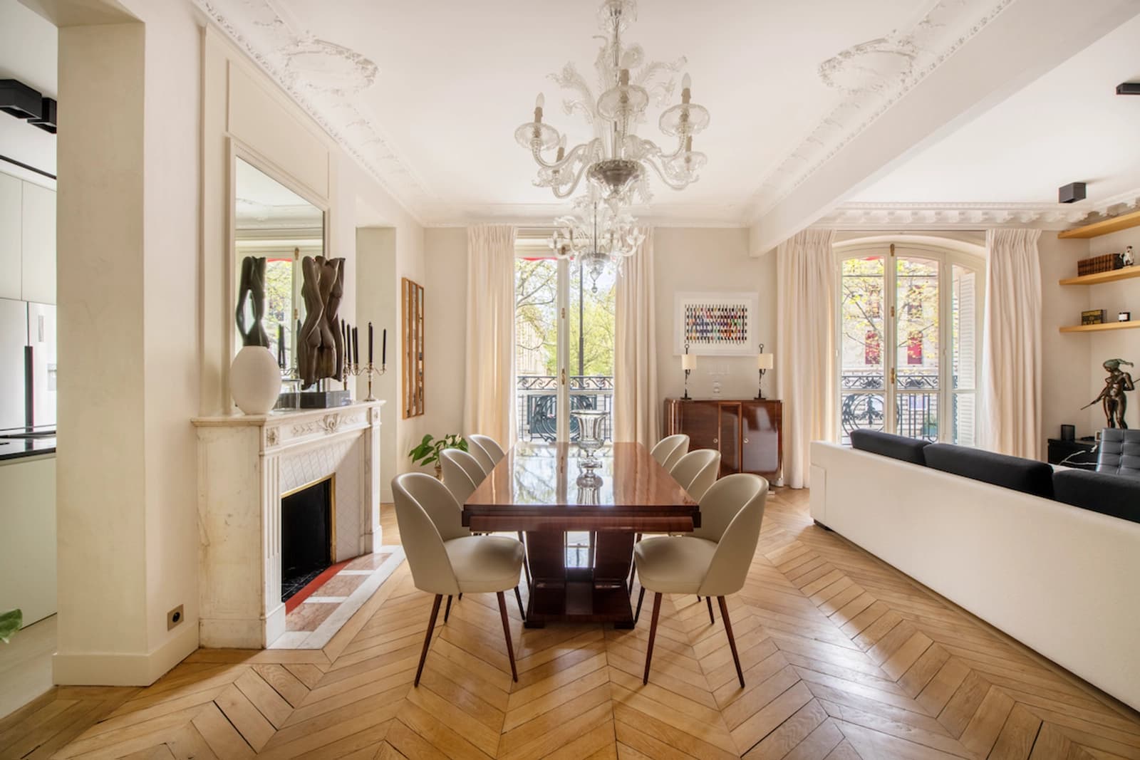 Salle de réunion dans Haussmannien moderne: l'alliance du chic et du design - 1