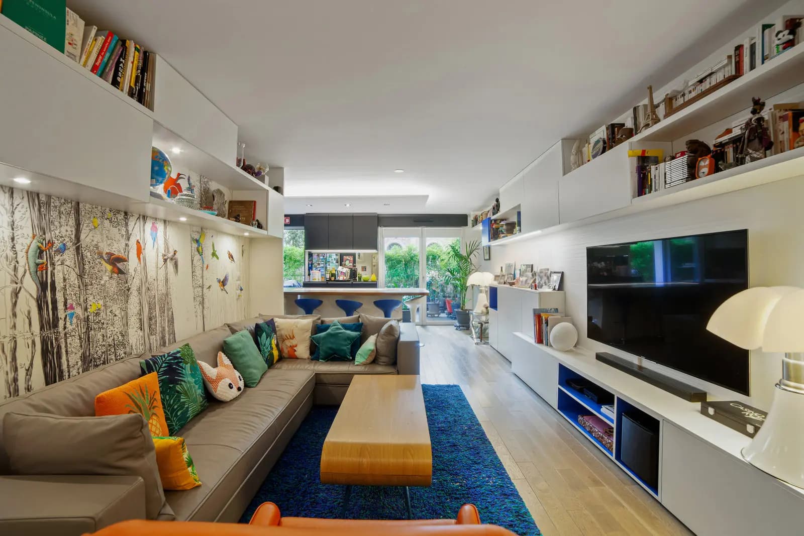 Salon dans Superbe appartement design avec sa terrasse ensoleillée - 1
