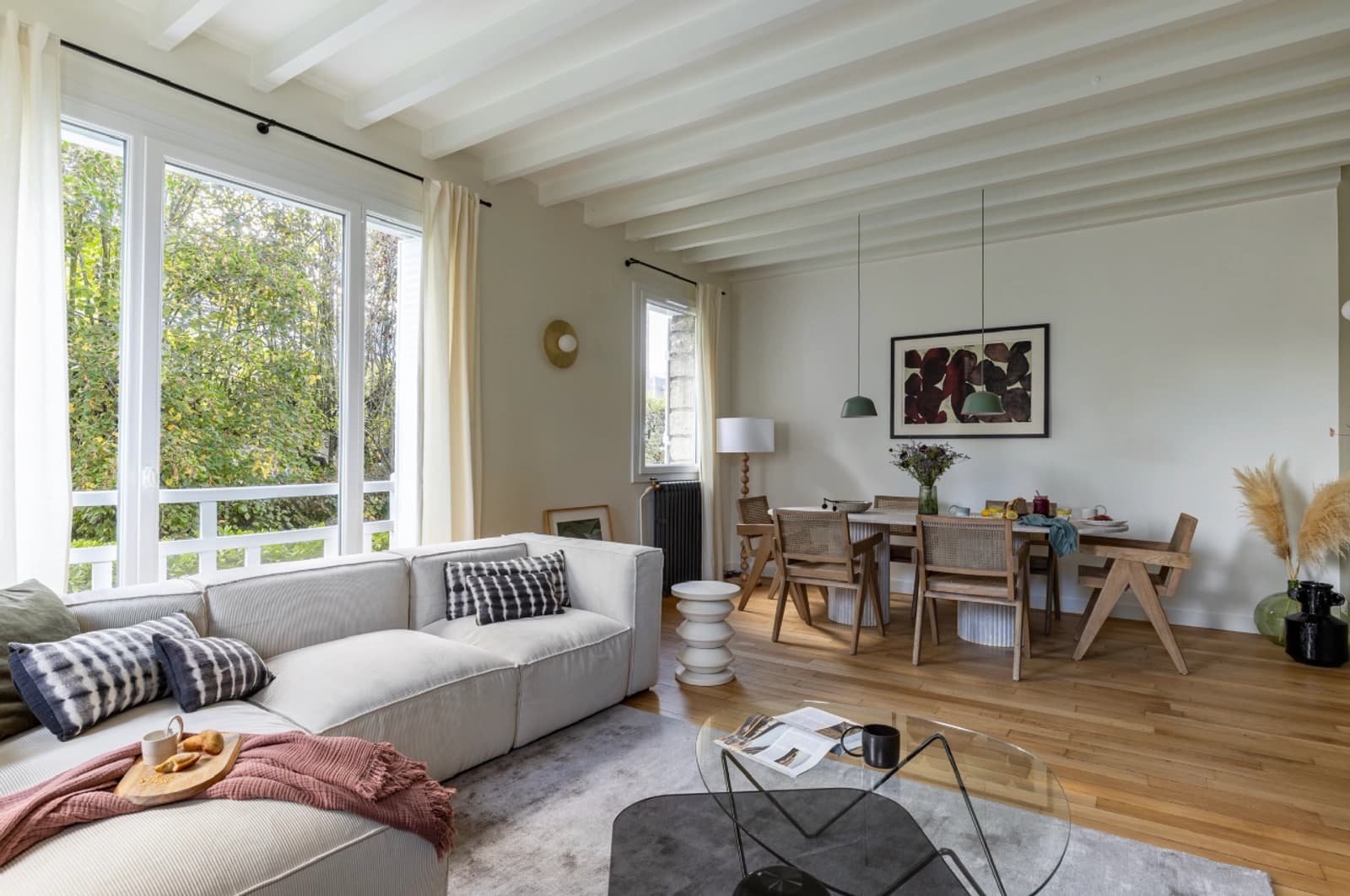 Salon dans Meulière de caractère sublimée par un architecte - 1