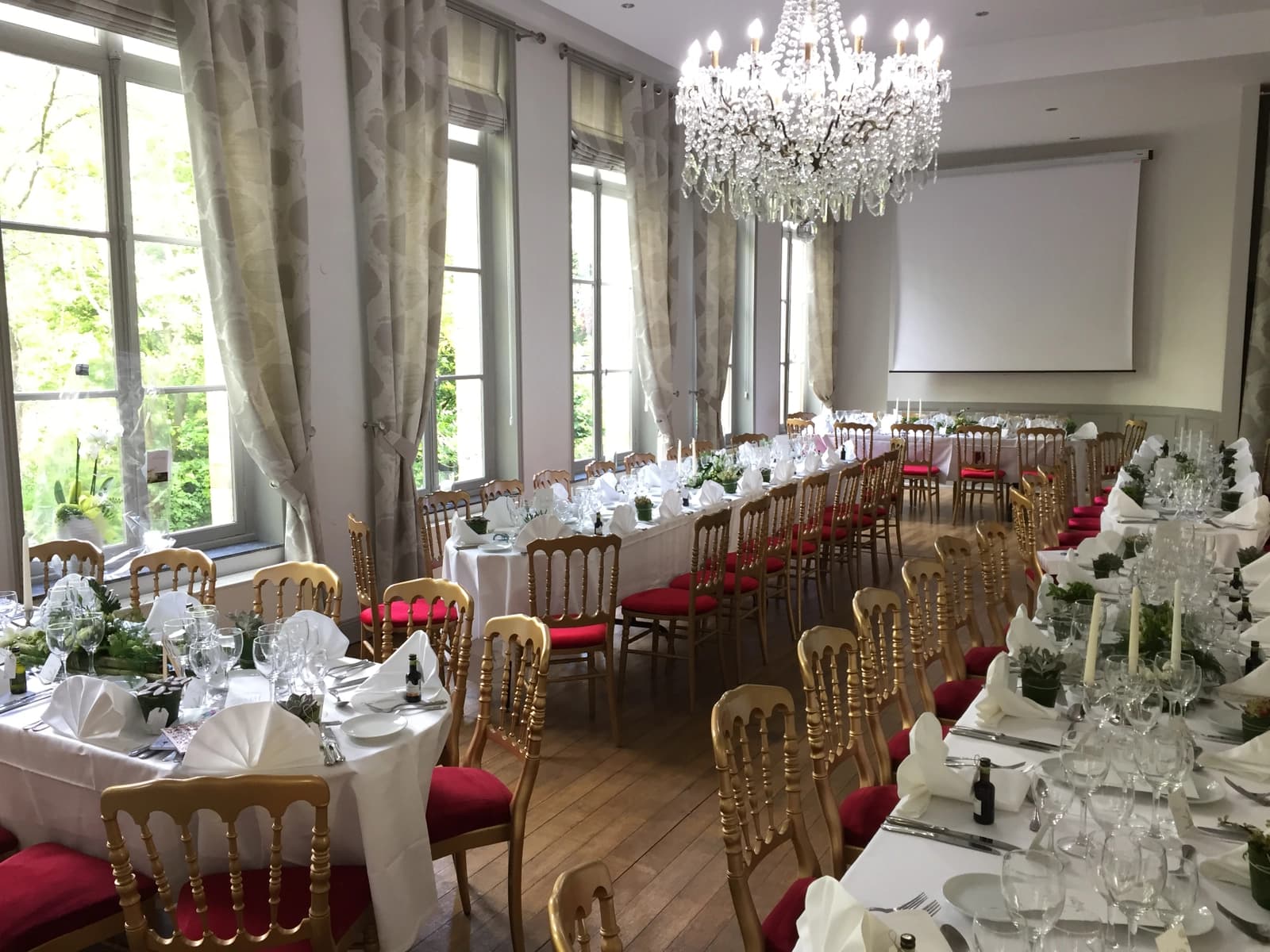 Meeting room in Chateau of exceptional charm and authenticity - 1
