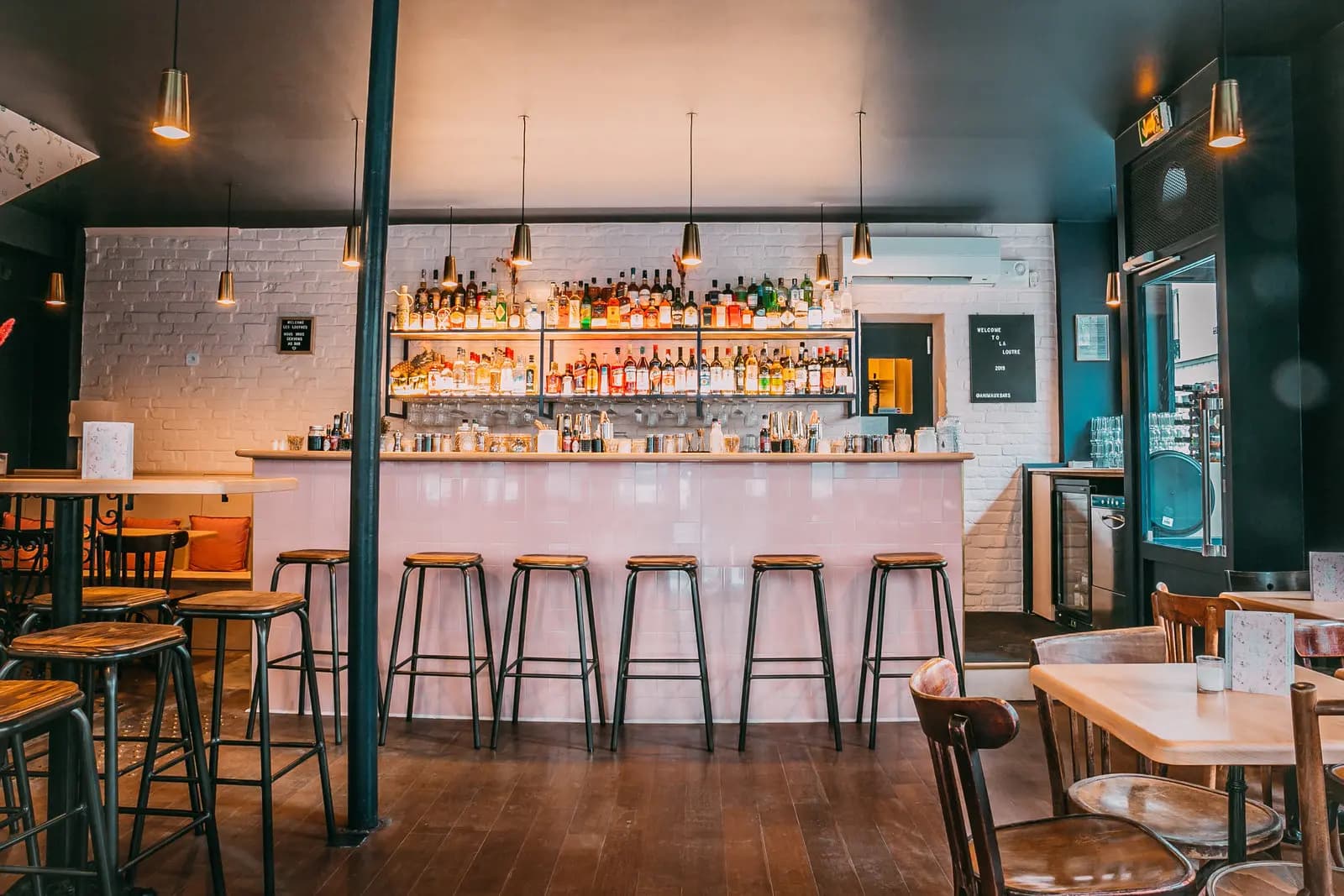 Meeting room in Vaulted modern Parisian bar - 0