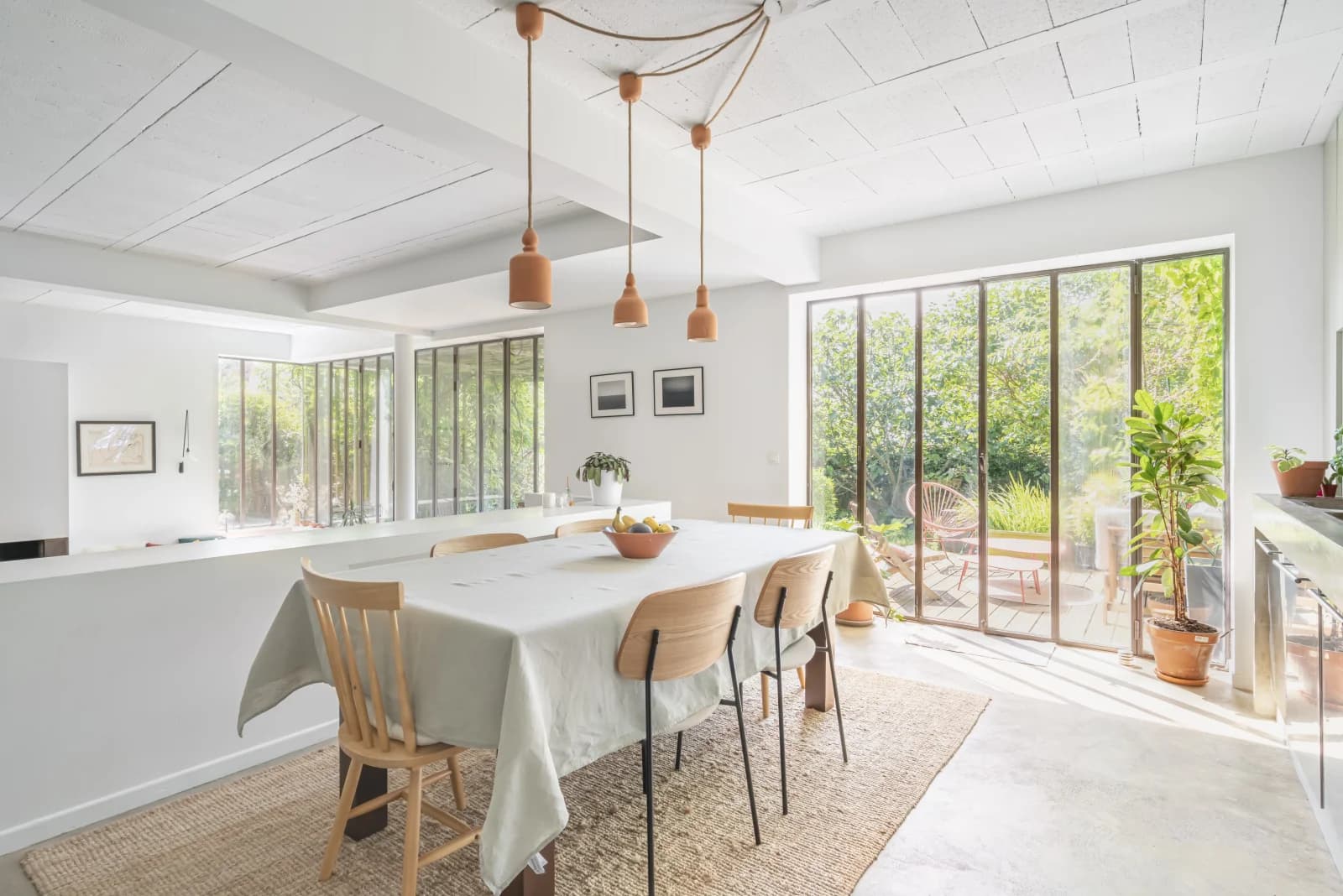 Maison d'architecte rénovée avec un grand jardin
