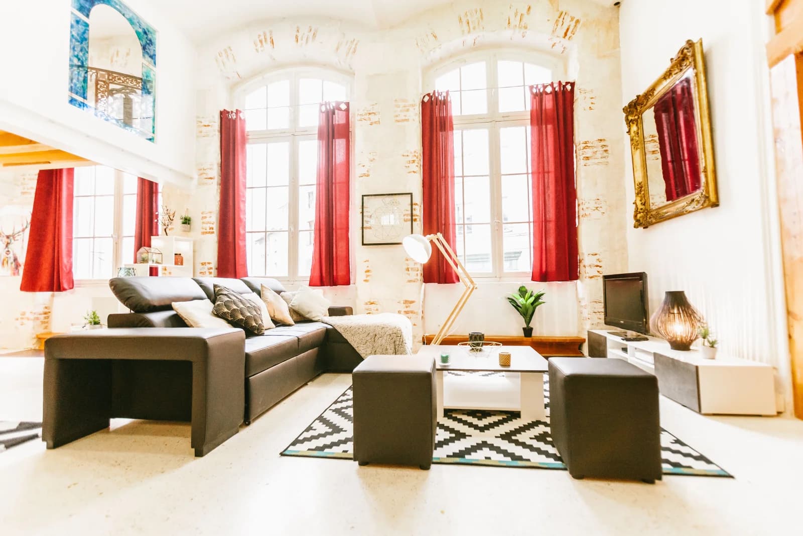 Salon dans Grand appartement à la fois chaleureux et très lumineux - 1