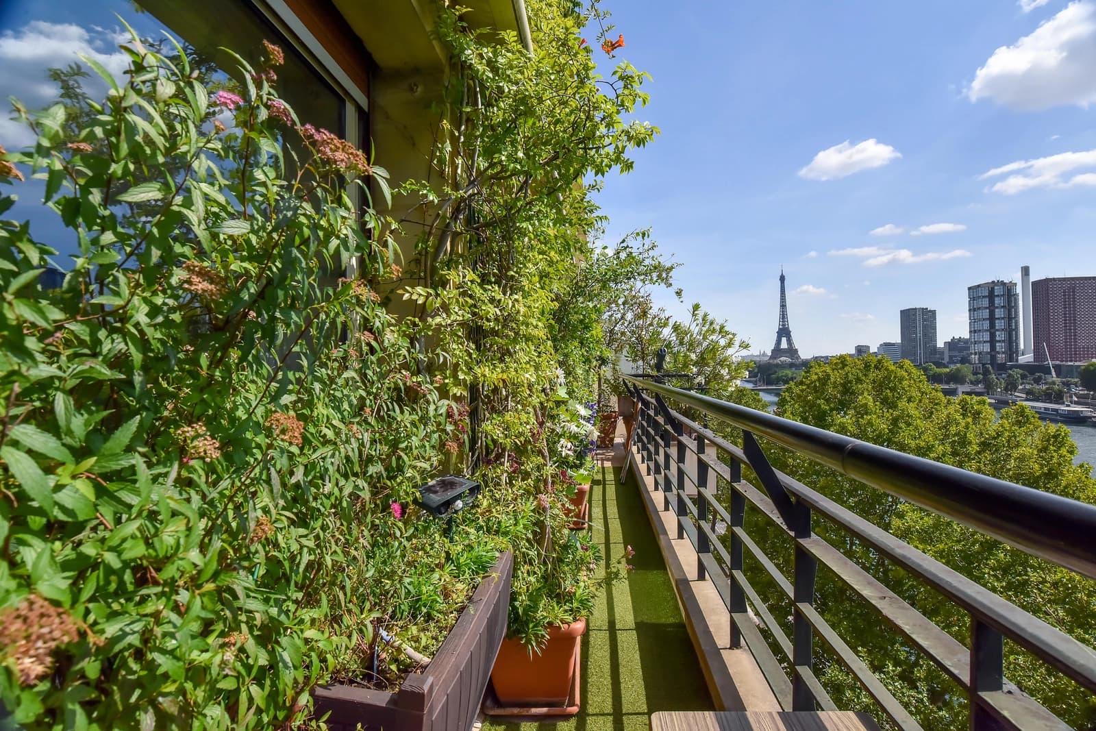 Meeting room in Large projection lounge, superb view of the Seine - 1