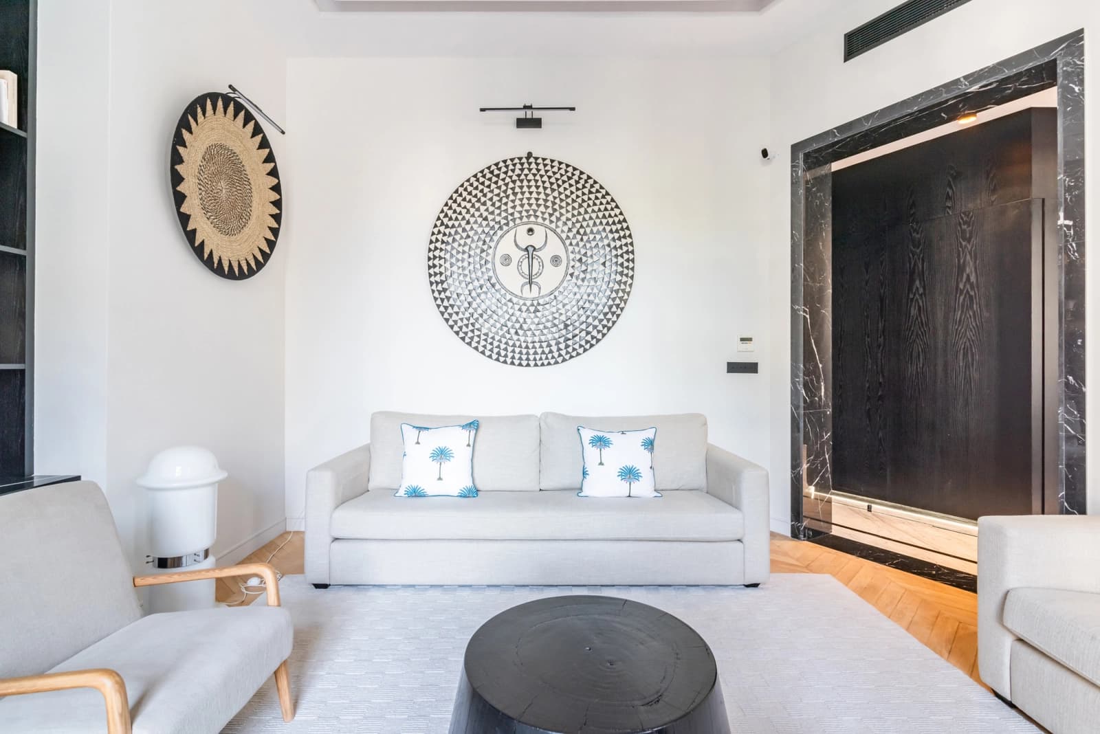 Living room in Apartment in the heart of the 16th arrondissement - 1