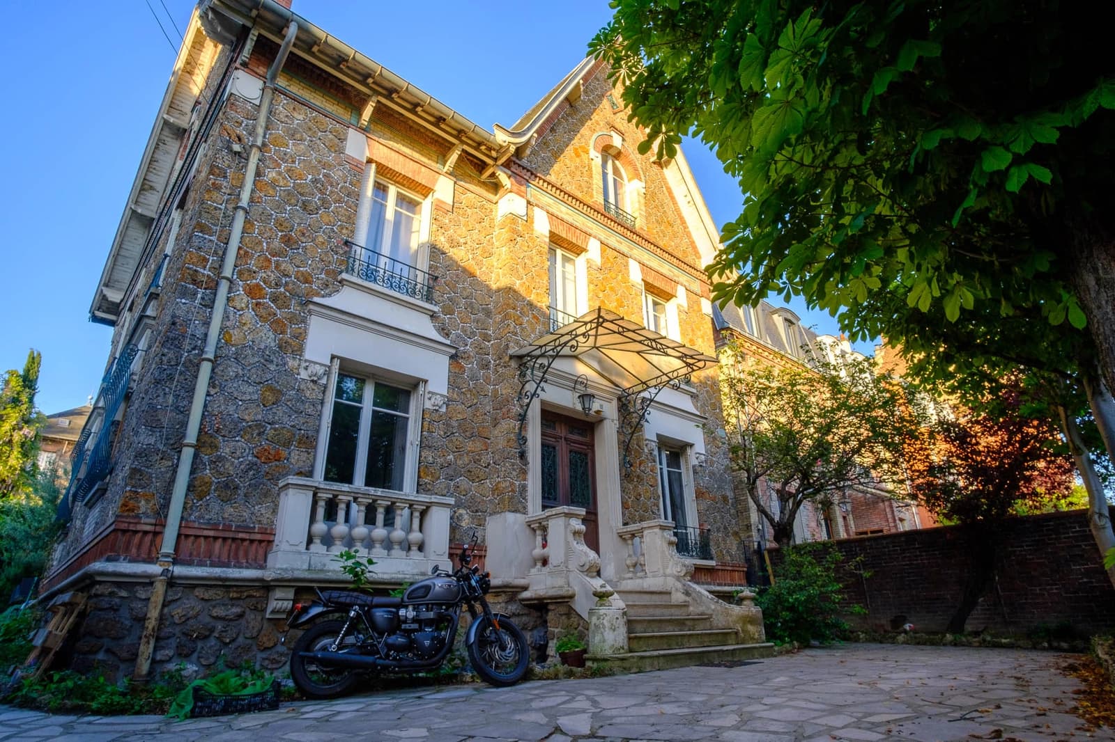 Salle de réunion dans Colombes: vaste maison en meulière (280m²) de caractère - 0