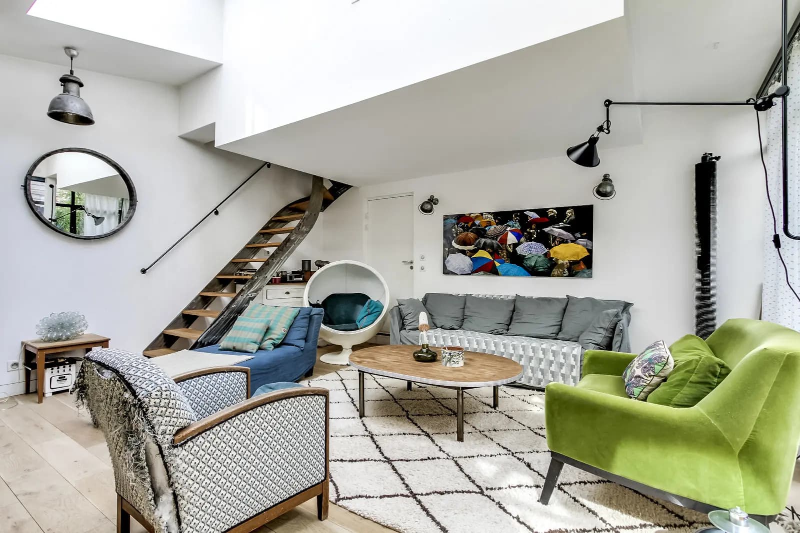 Salon dans Loft atypique avec cour intérieure, joyau du 11ème - 1