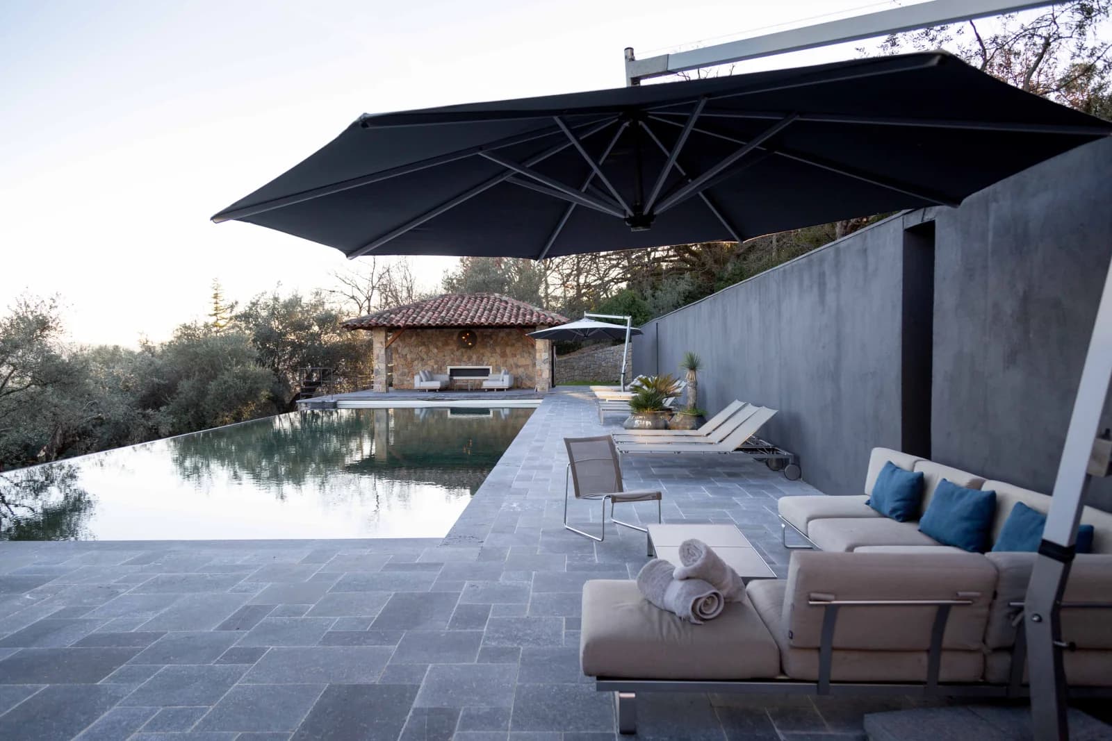 Salle de réunion dans Lieu de détente et de création avec piscine - 1