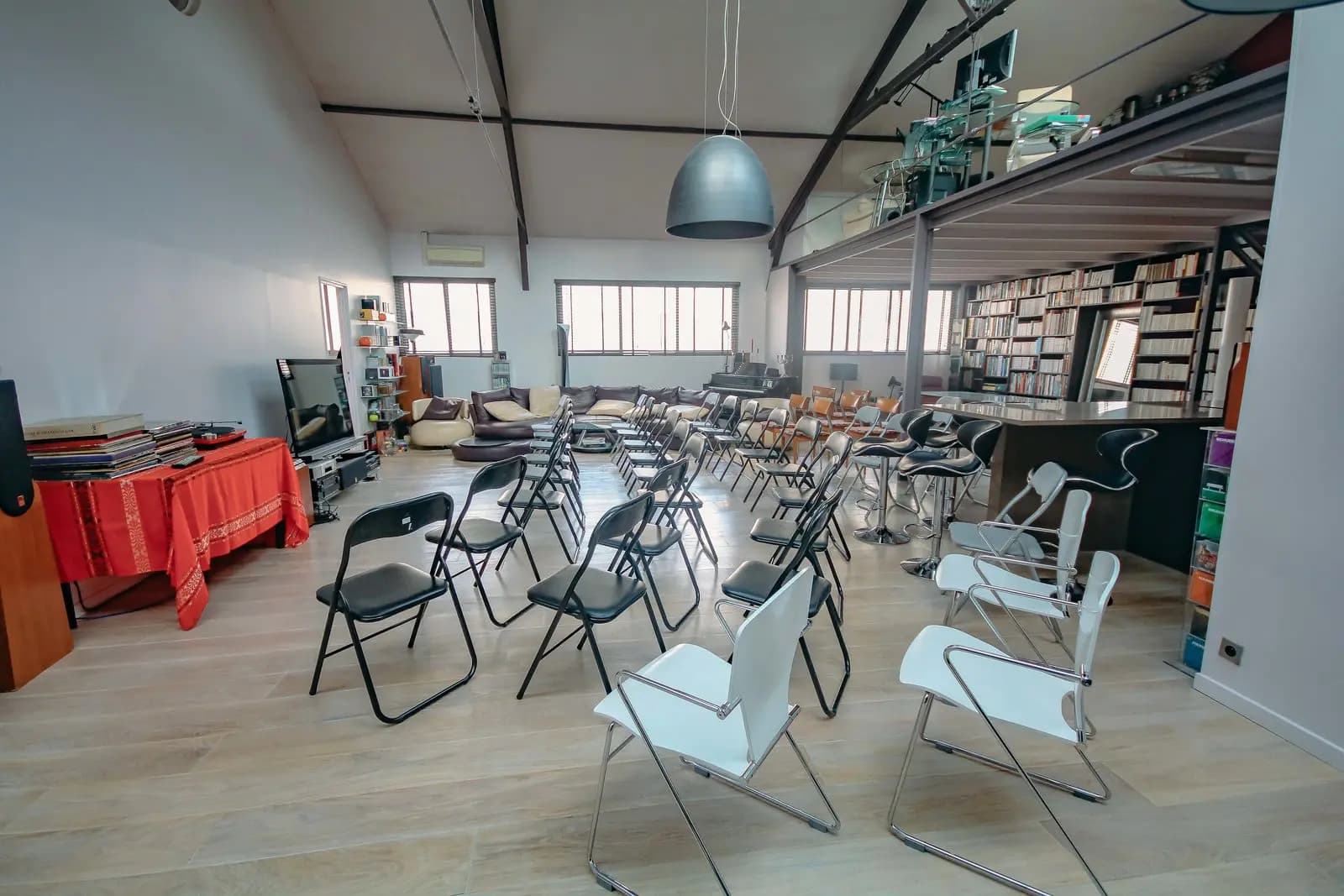 Meeting room in Large industrial loft, very well renovated - 1