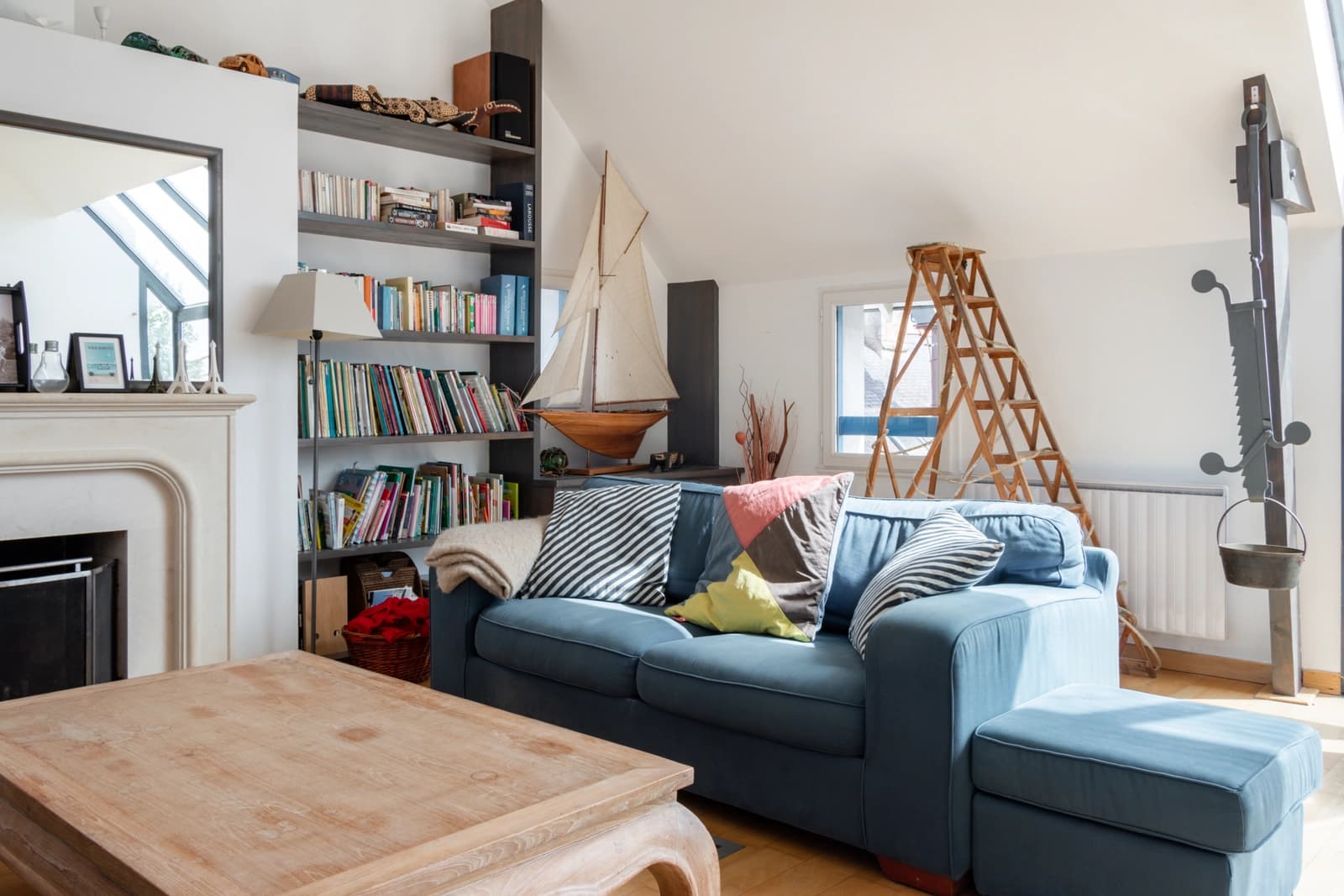 Salon dans Loft de 80m² avec une verrière baignée de lumière - 1