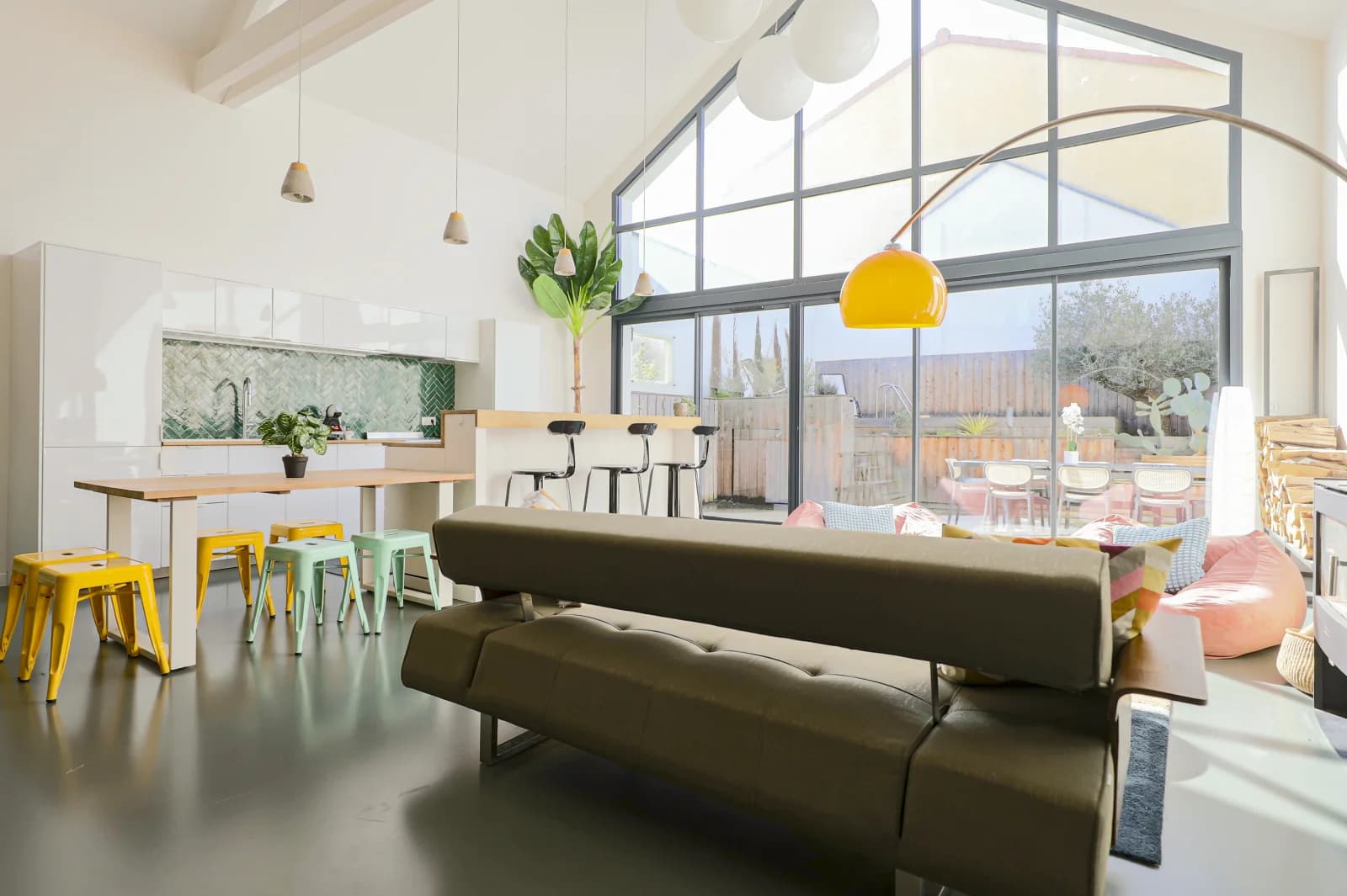 Space Atypical loft with heated pool 4 bdrms - 2