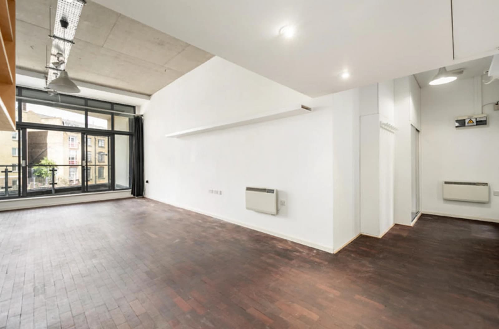 Space Stunning canalside photography studio. - 2