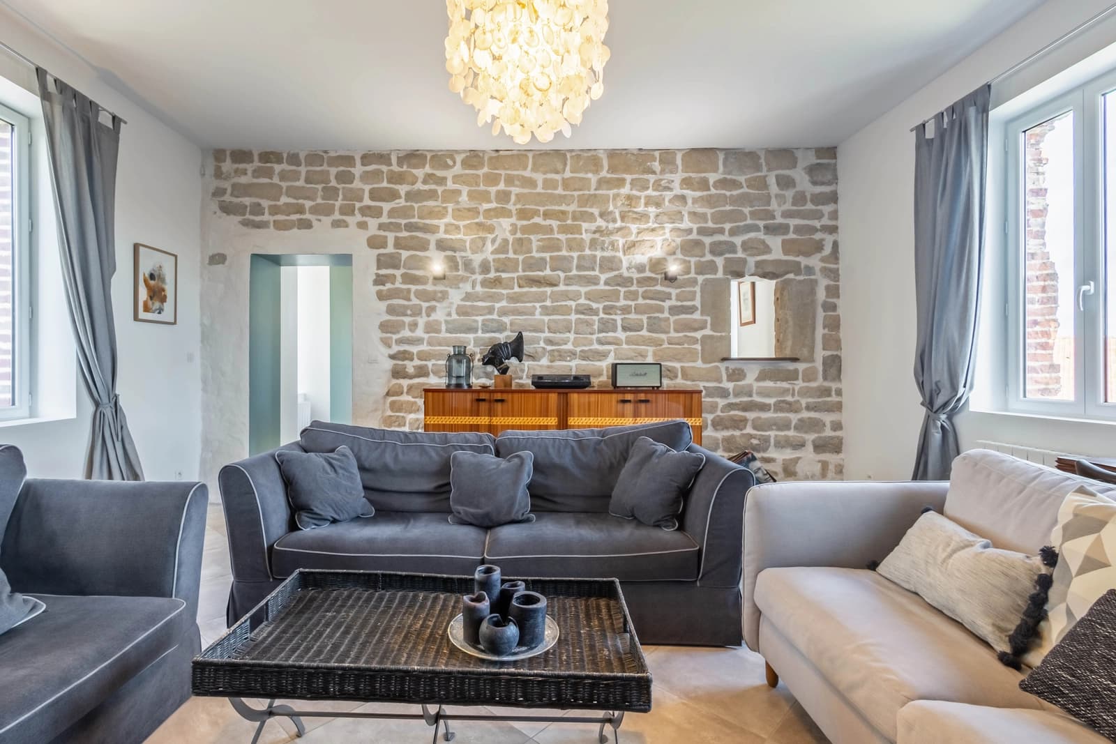 Living room in 16th-century listed manor house - 1