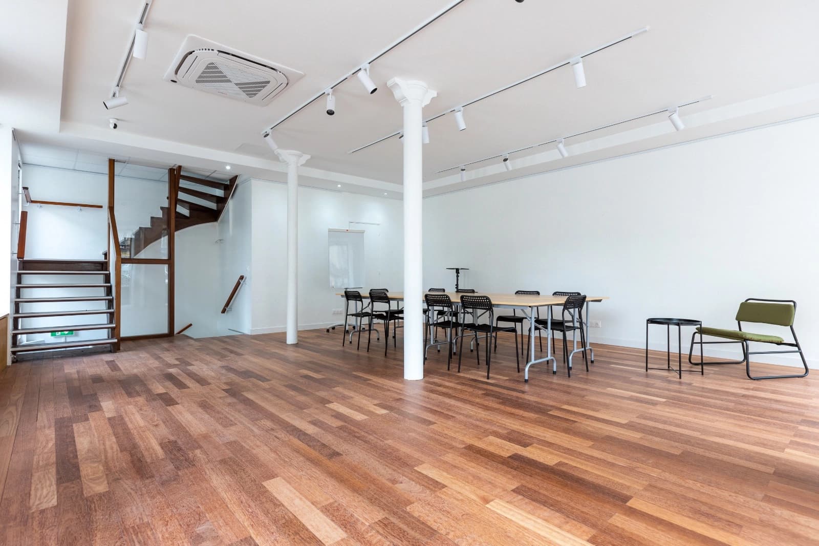 Space Central corner premises ideal for Showroom Expo Réunion - 2