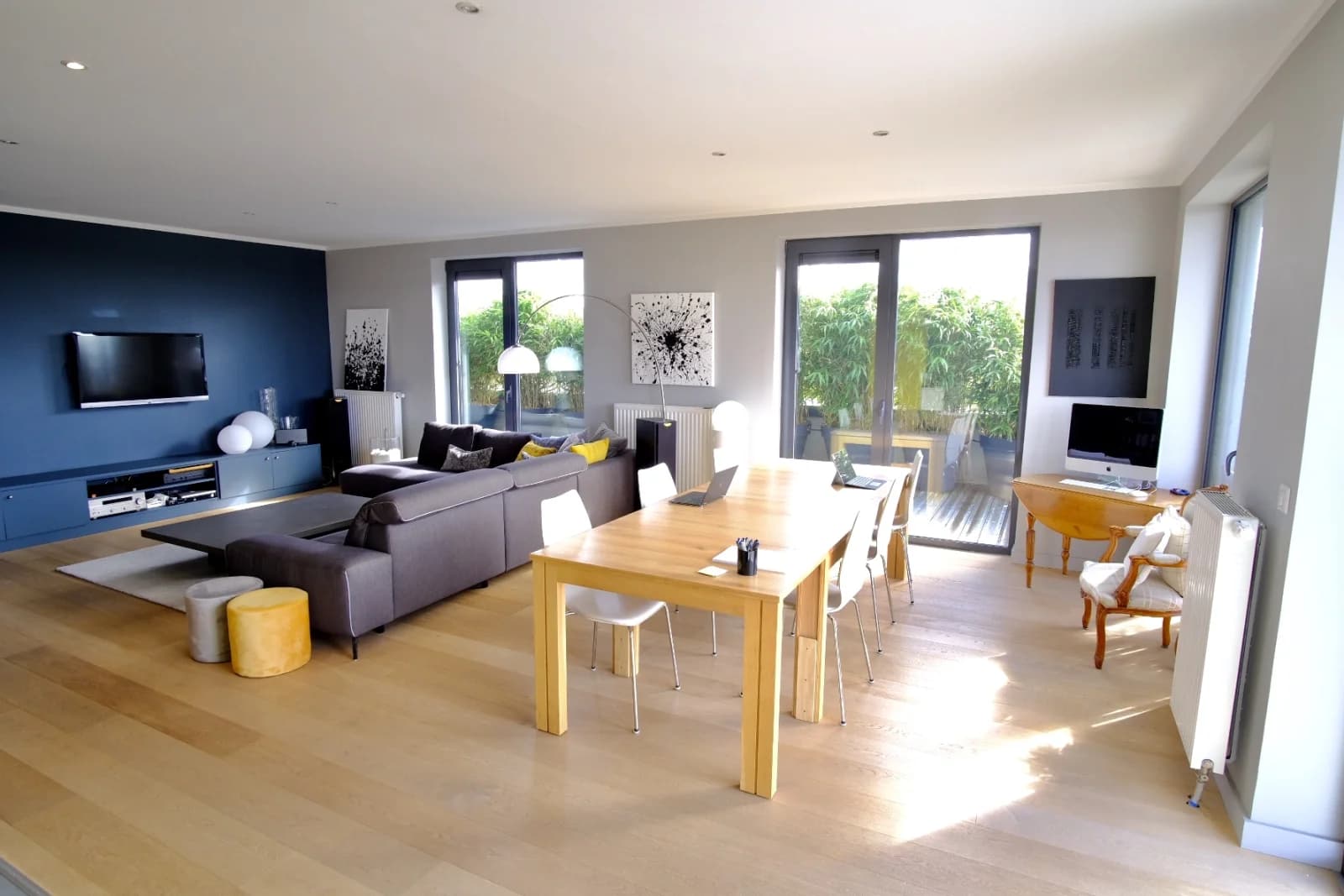 Meeting room in Superb light-filled loft with roof top! - 1