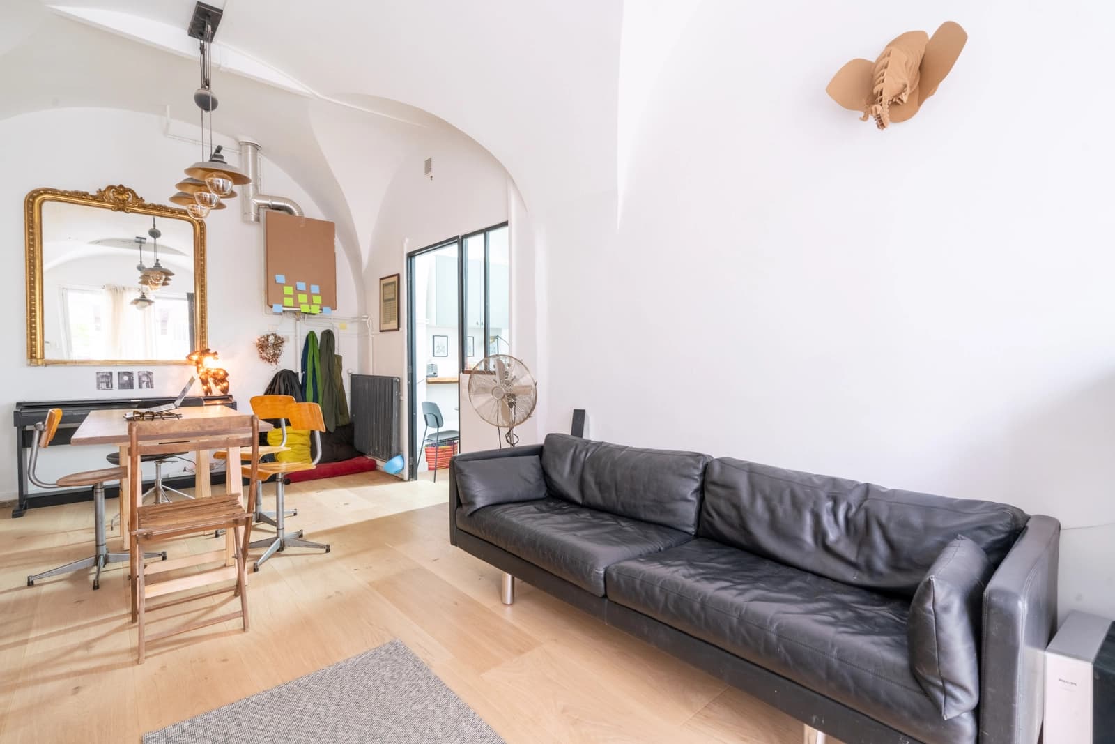 Salon dans Maison du 9ème avec belle hauteur sous plafond - 1