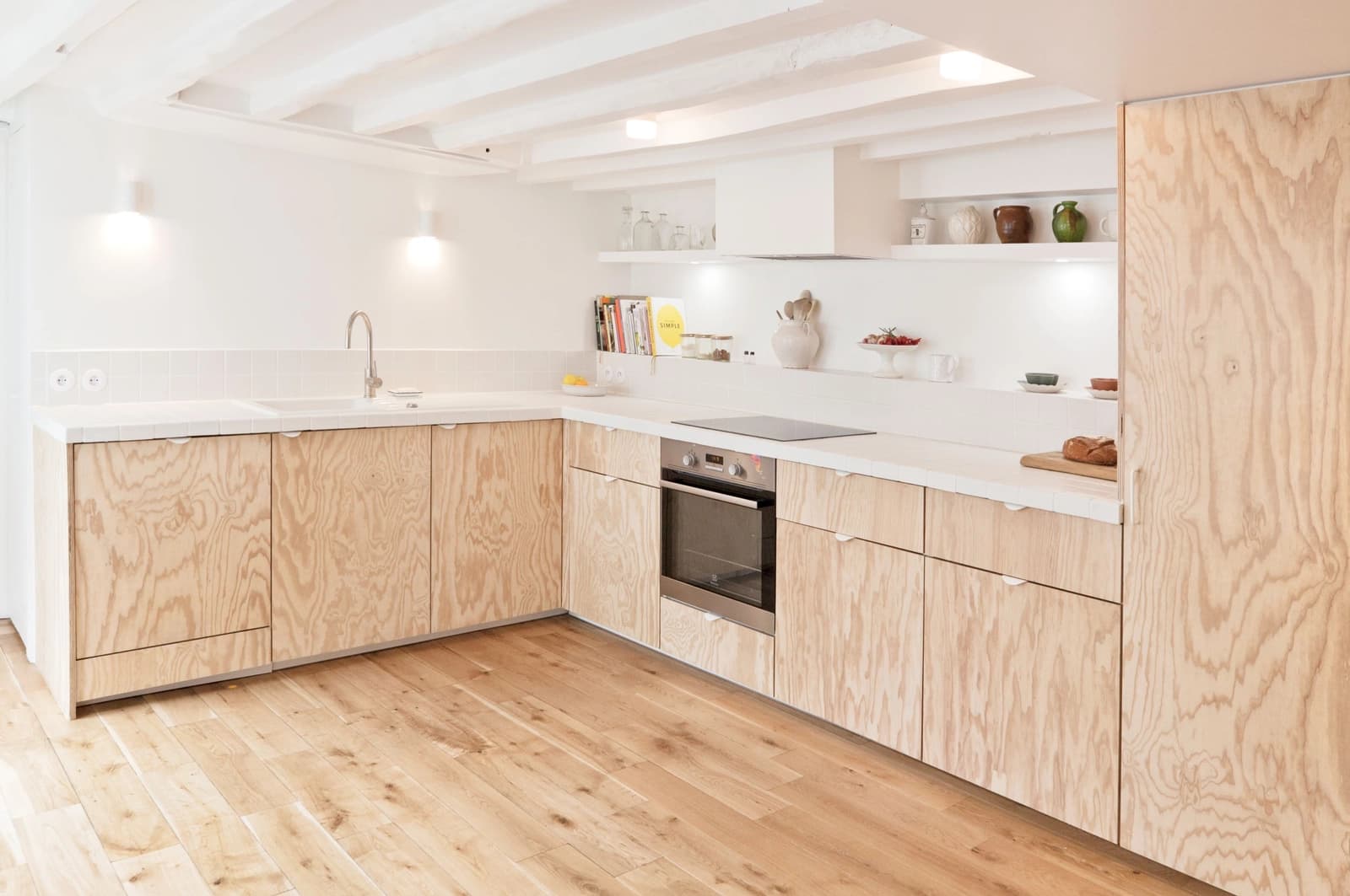 Cuisine dans Appartement atypique aux allures de petite maison - 1