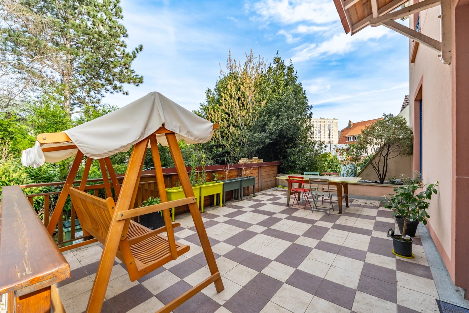Espace Maison colorée avec terrasse à Châtillon - 1