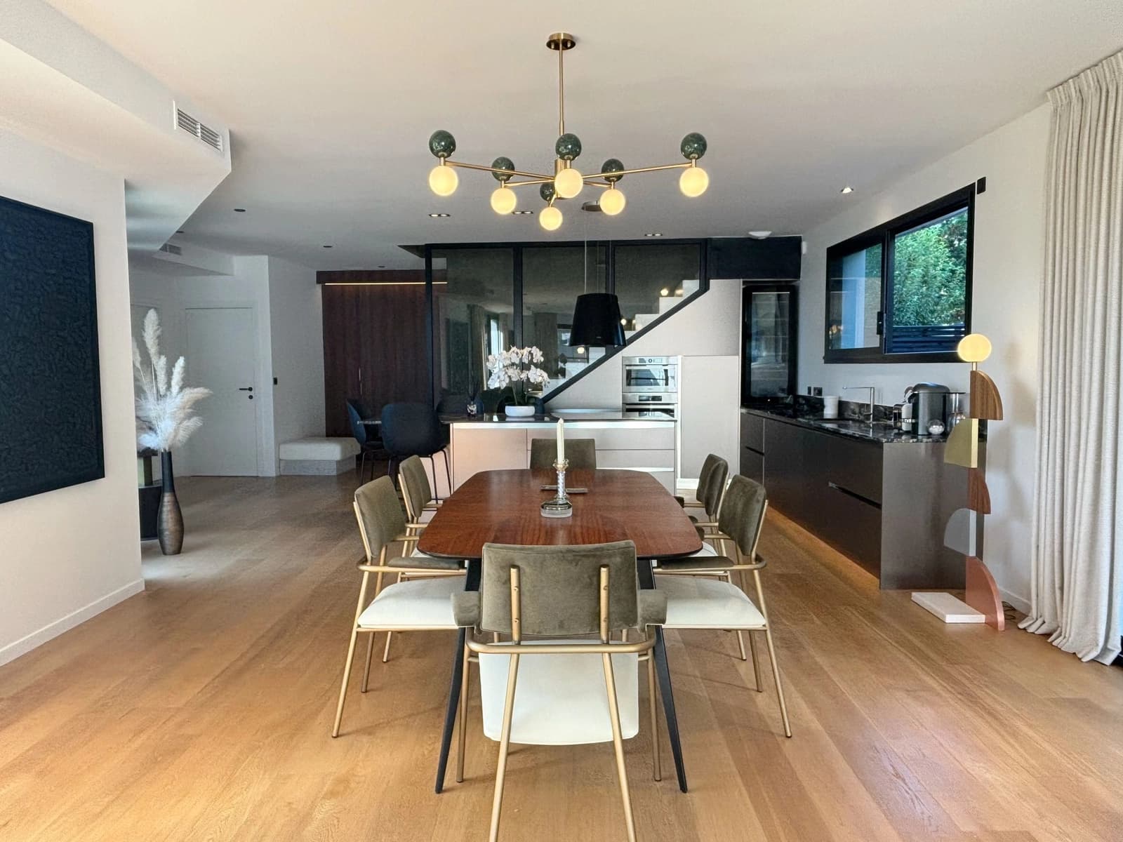 Espace Maison au design contemporain et lignes épurées - 3